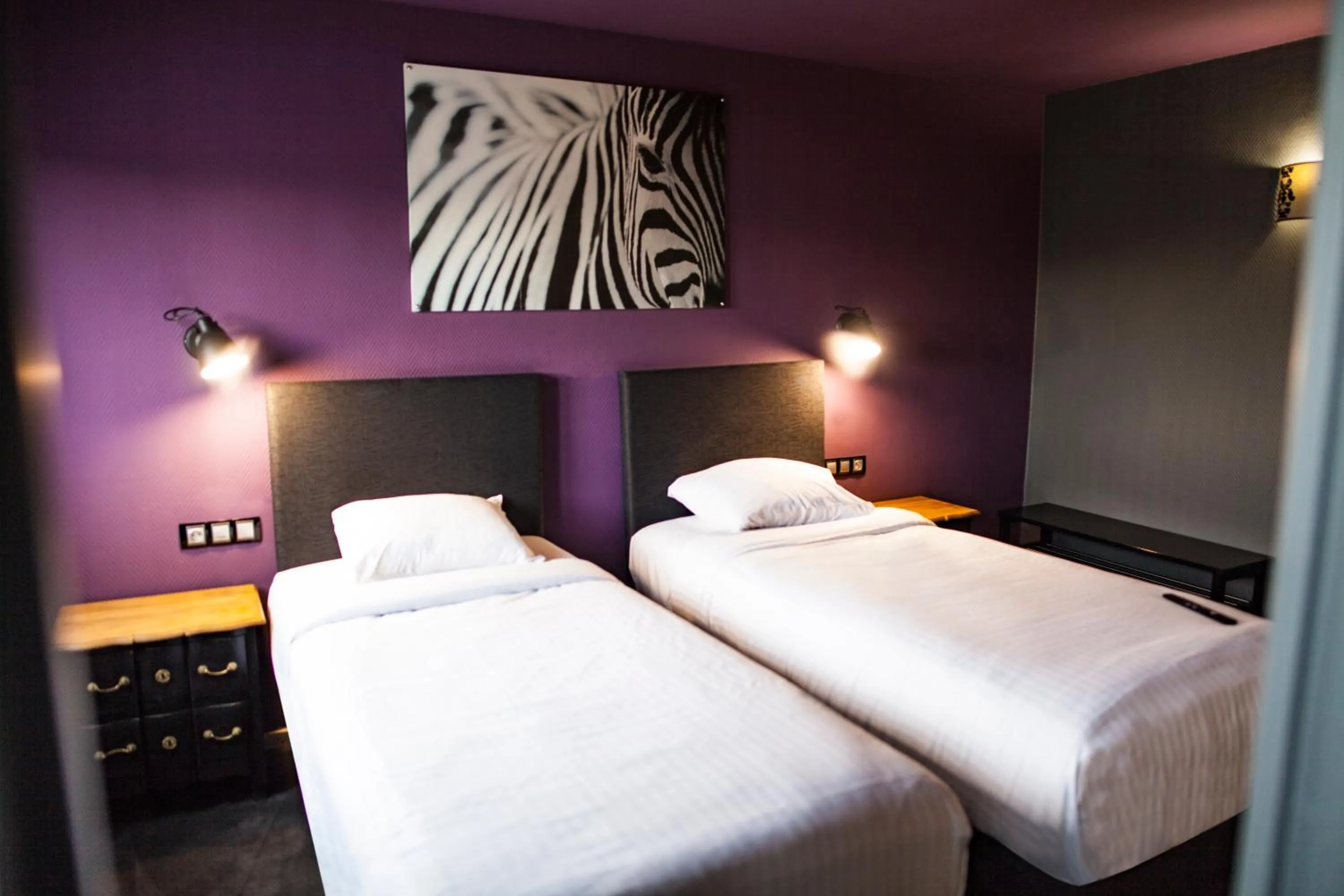 TV and multimedia, Bed in Cit'Hotel B Hotel Brasserie