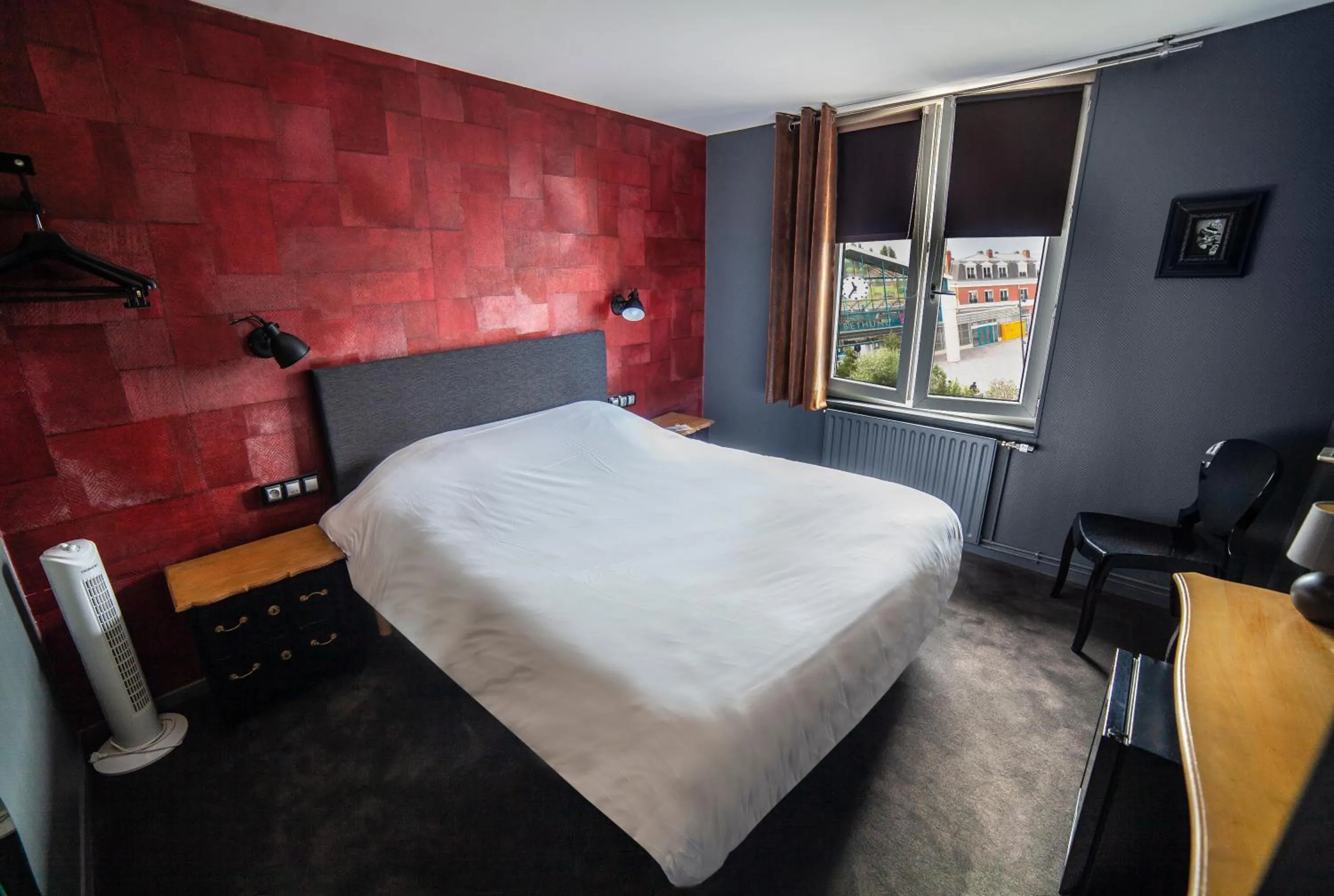 Photo of the whole room, Bed in Cit'Hotel B Hotel Brasserie