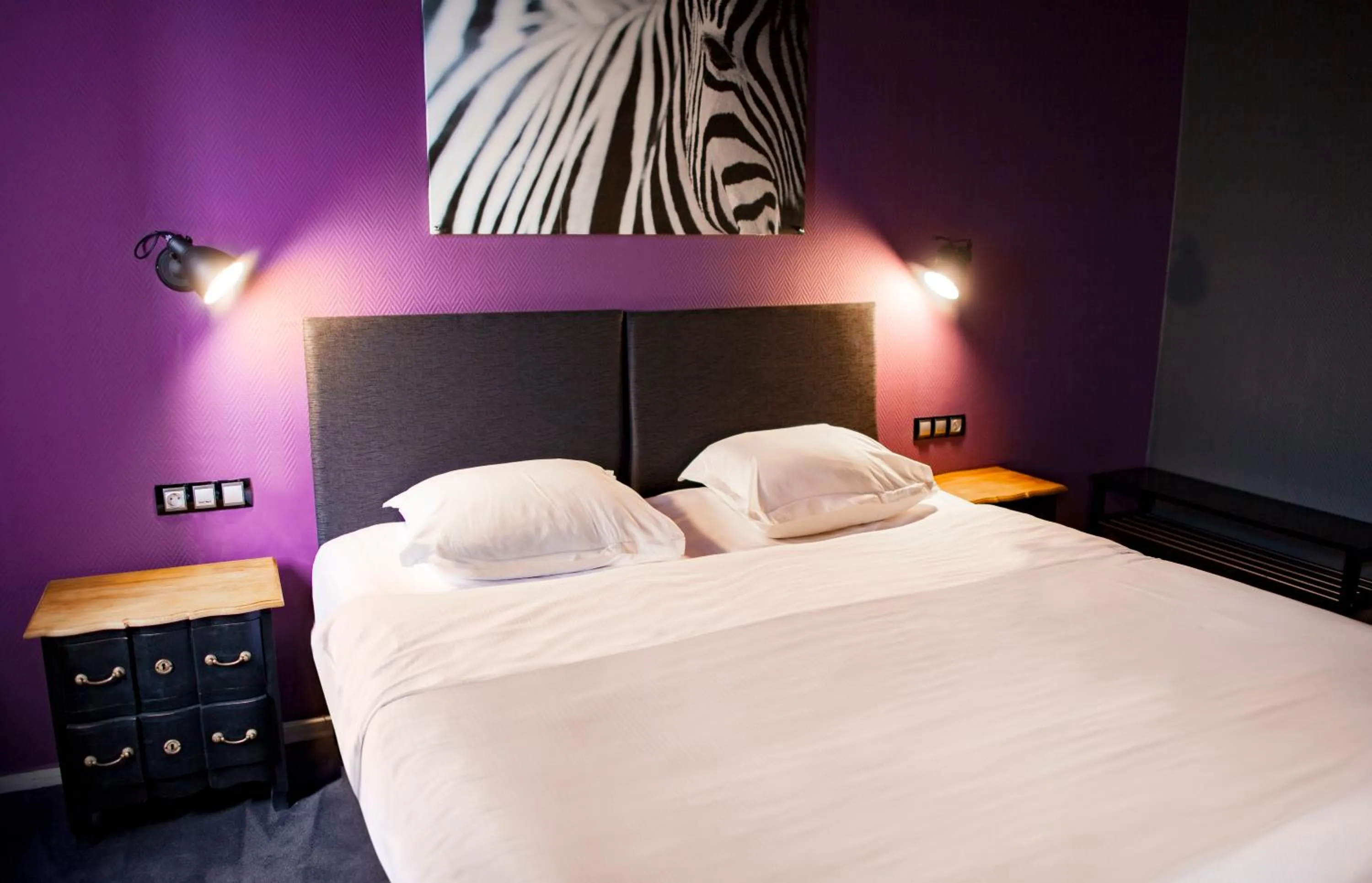 TV and multimedia, Bed in Cit'Hotel B Hotel Brasserie