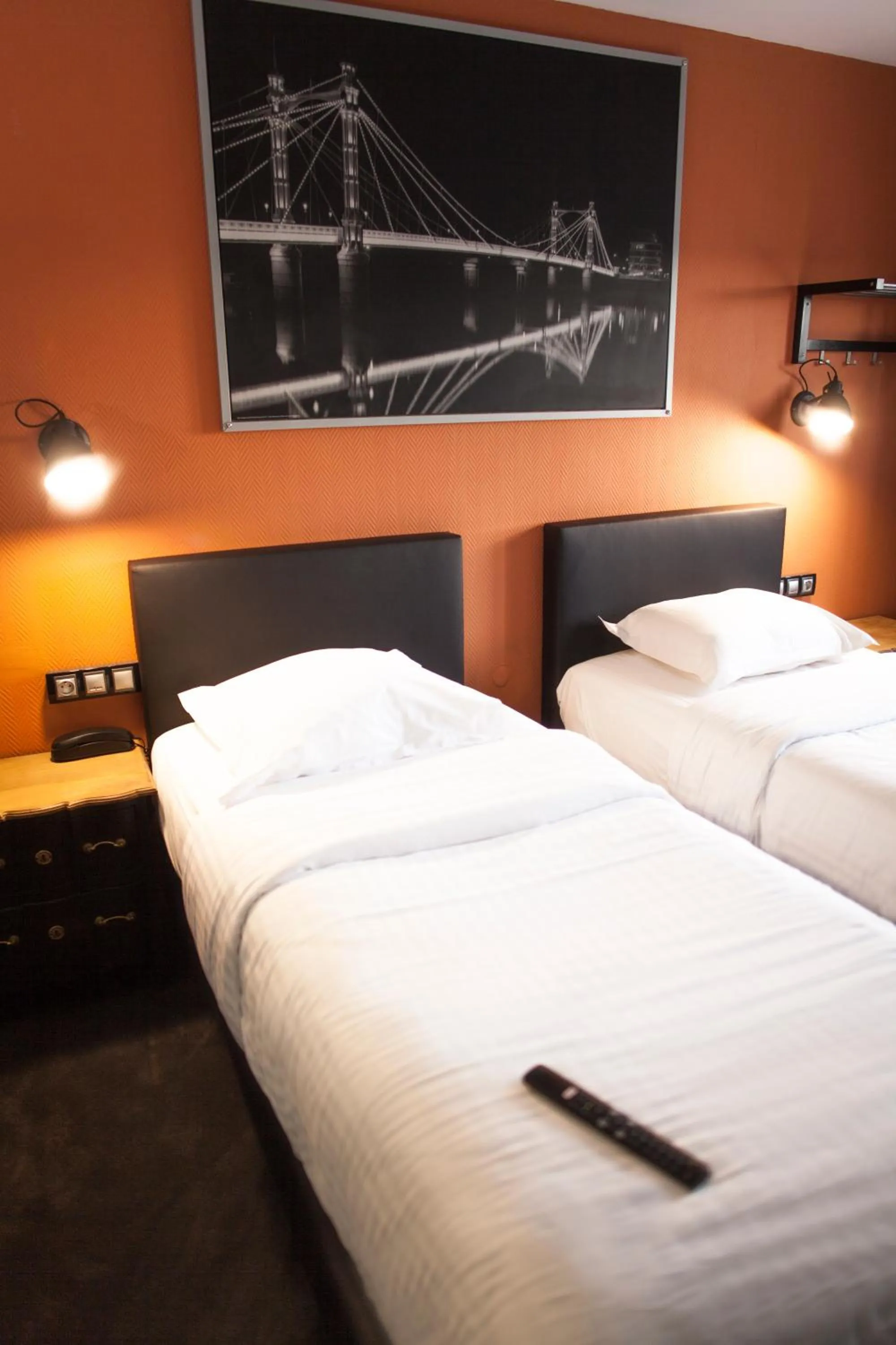 TV and multimedia, Bed in Cit'Hotel B Hotel Brasserie