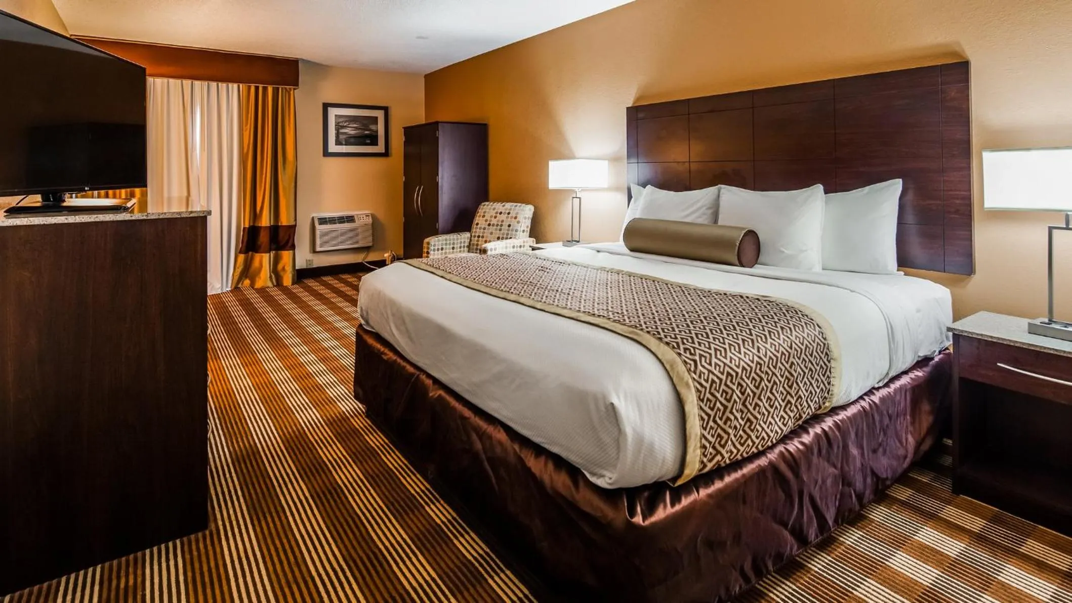 Photo of the whole room, Bed in Cape Cod (Hyannis) by IHG