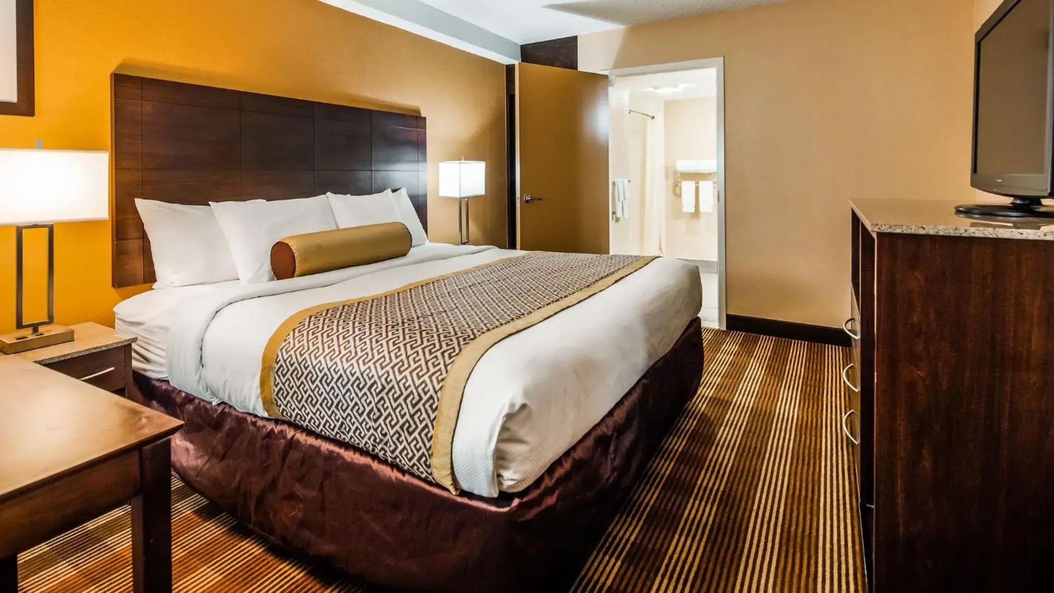 Photo of the whole room, Bed in Cape Cod (Hyannis) by IHG Photo of the whole room, Bed in Cape Cod (Hyannis) by IHG