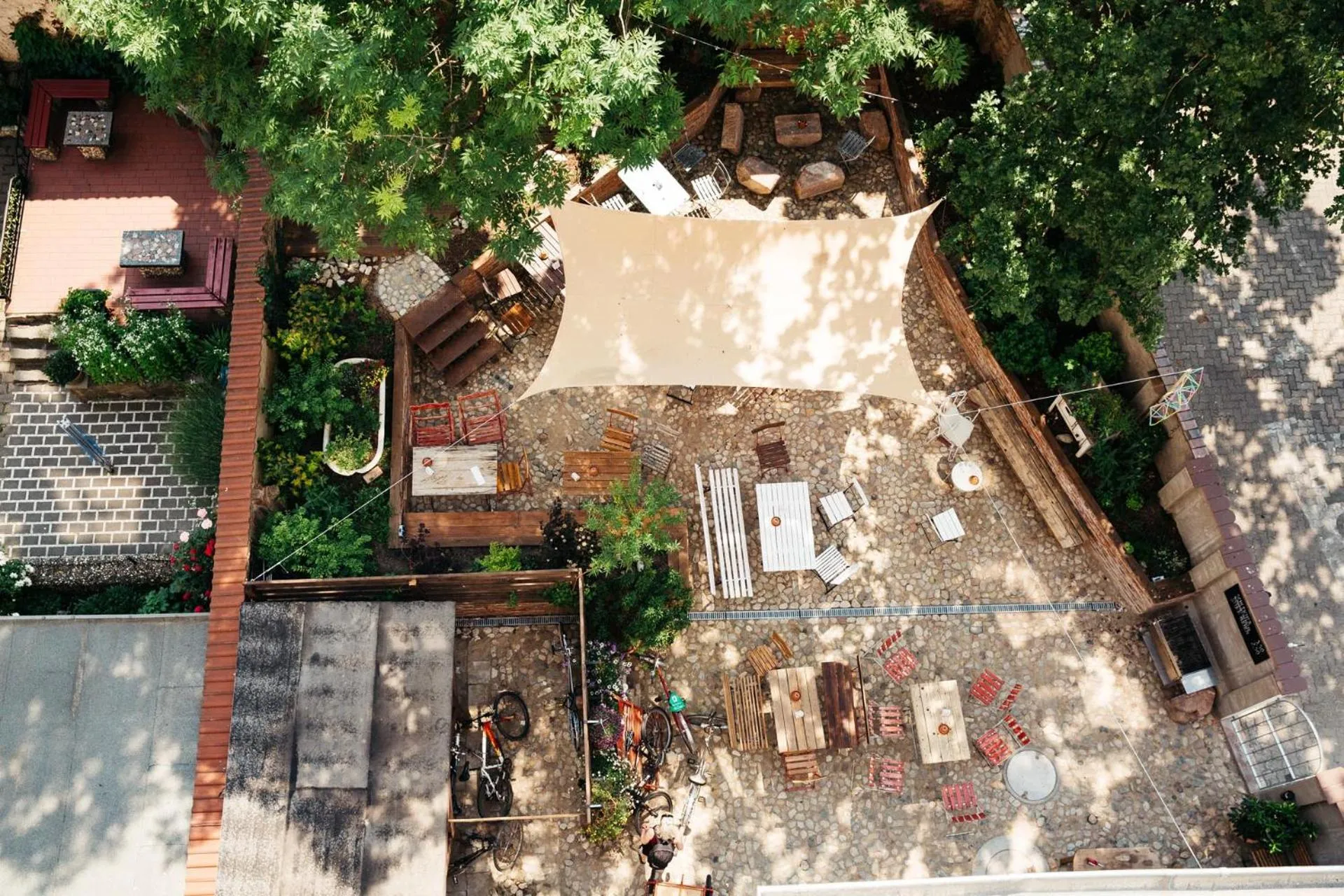 Patio in Hostel Multitude