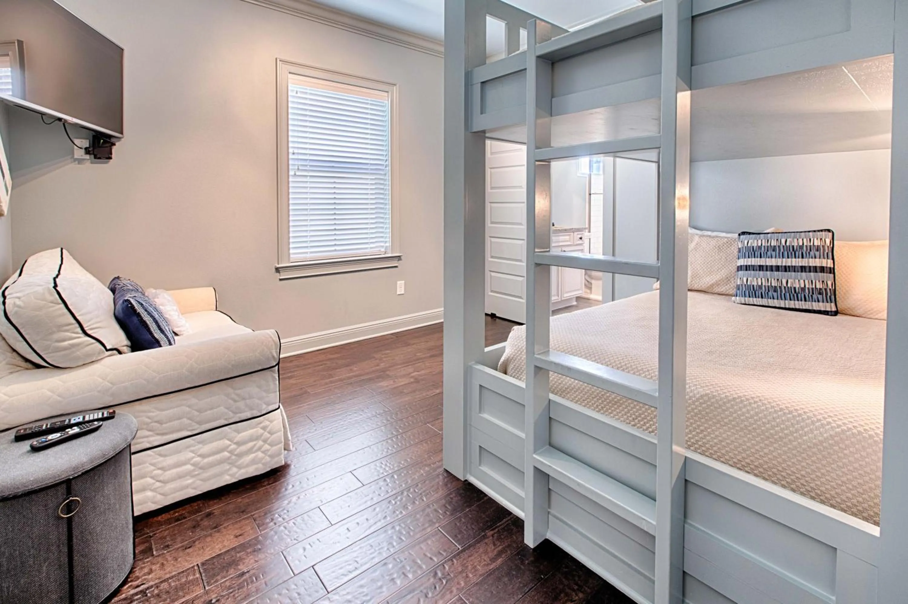 Bed in Villa Lago 1923