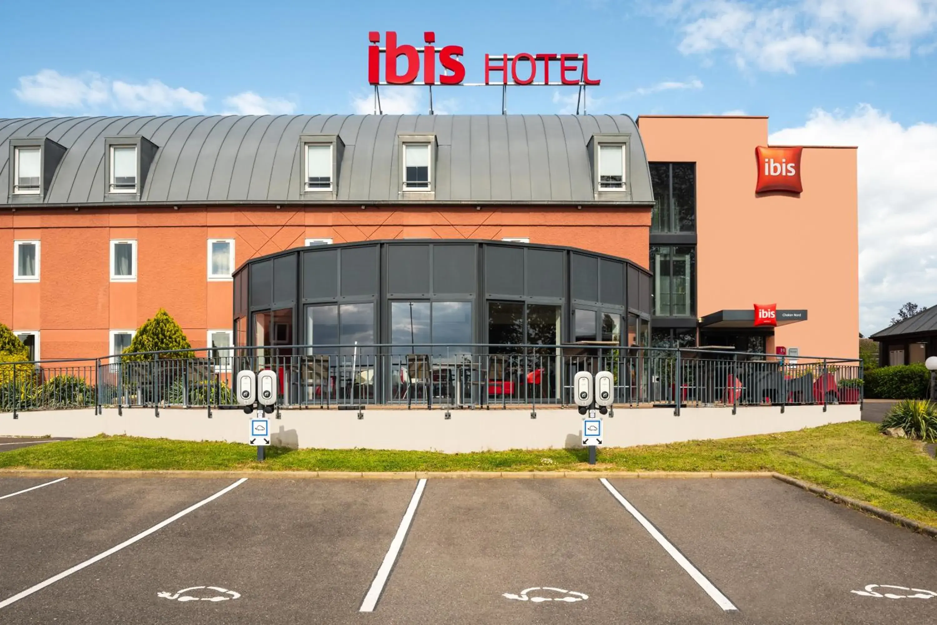 Property building in ibis Chalon Sur Saone Nord Property building in ibis Chalon Sur Saone Nord