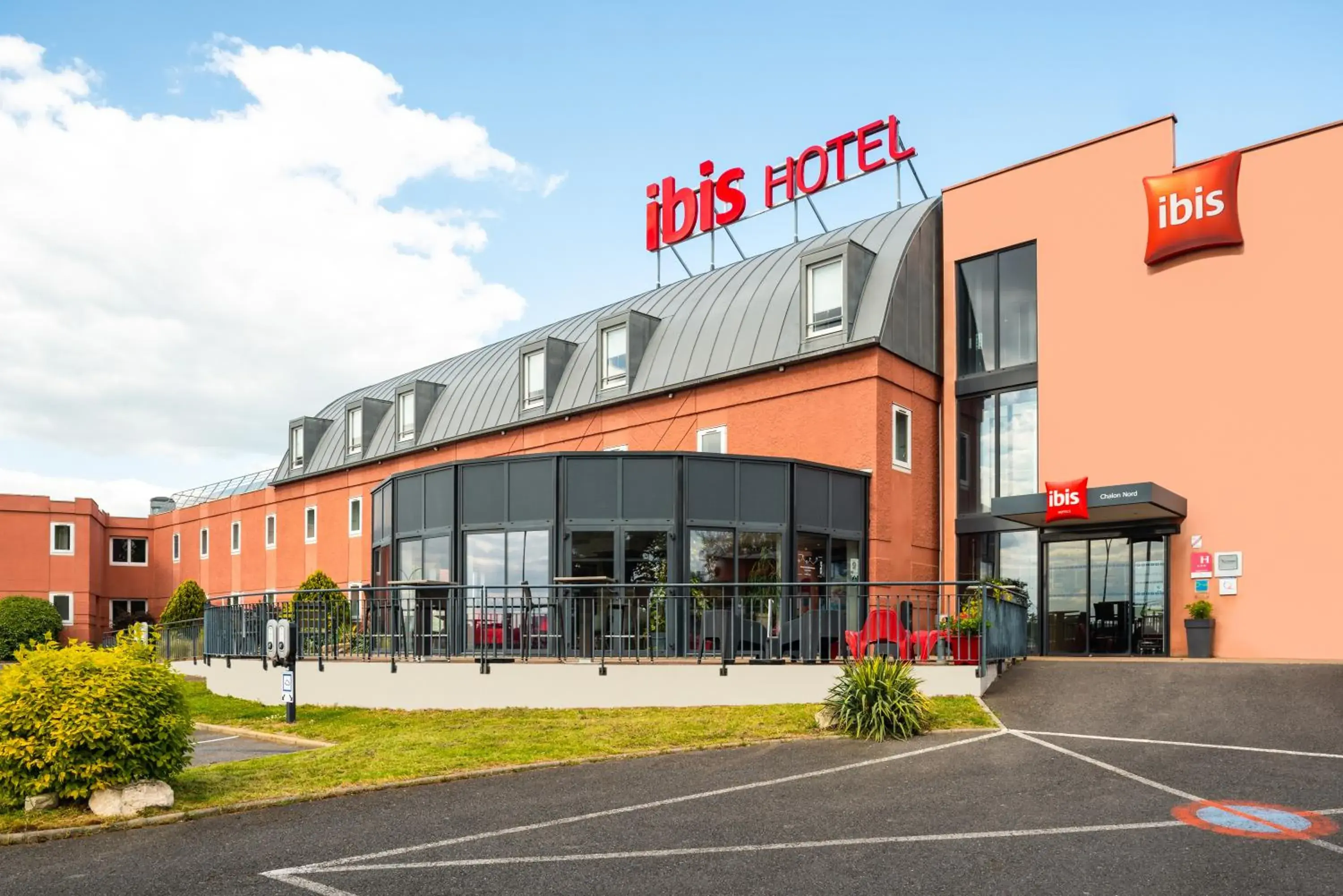 Property building in ibis Chalon Sur Saone Nord Property building in ibis Chalon Sur Saone Nord