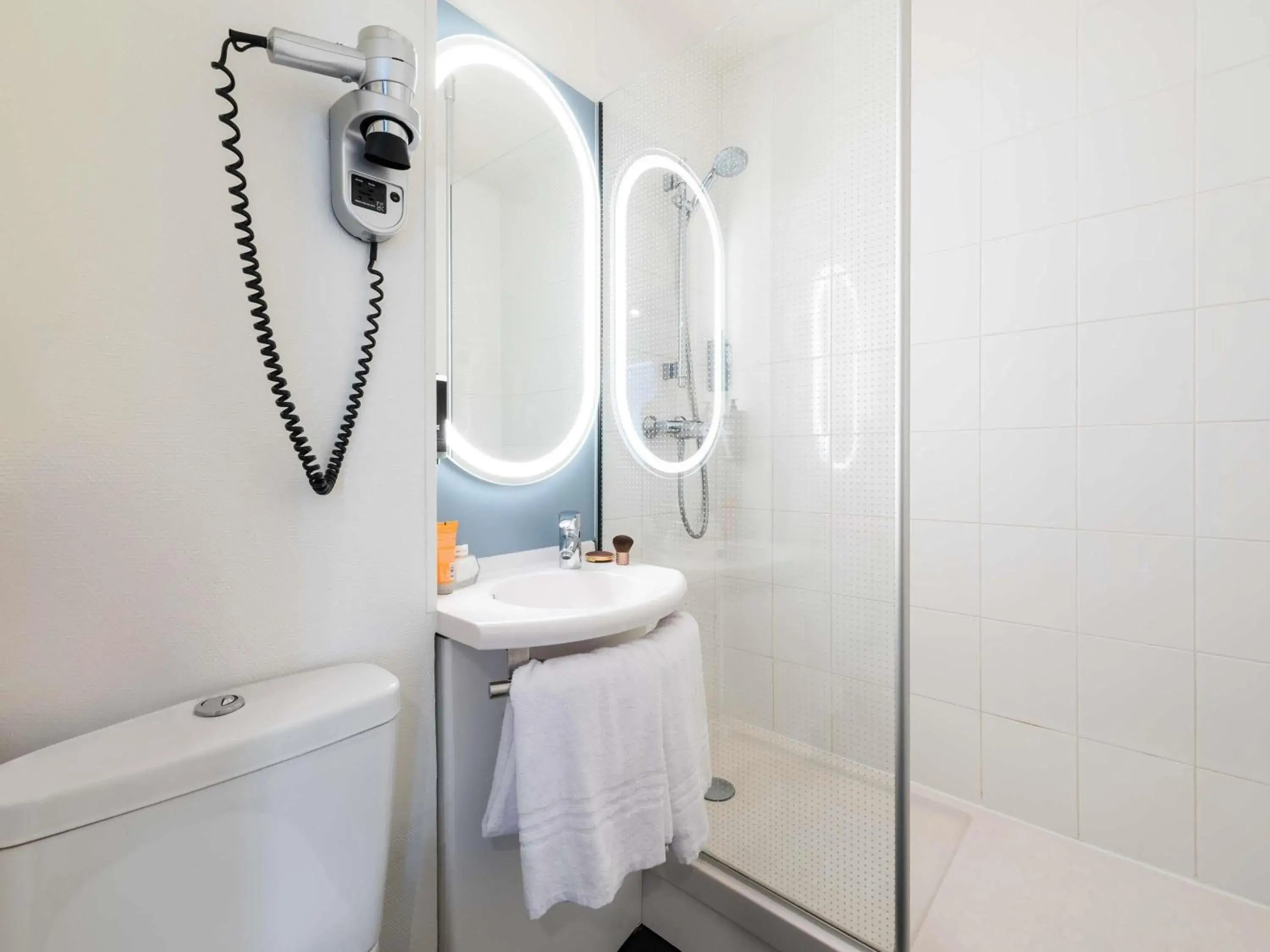 Bedroom in ibis Chalon Sur Saone Nord Bedroom in ibis Chalon Sur Saone Nord