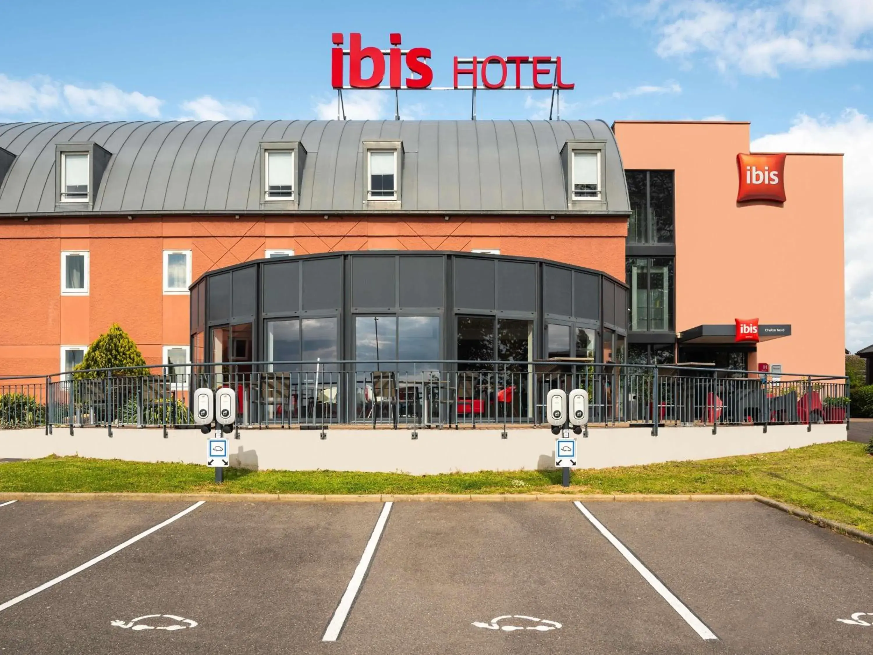 Property building in ibis Chalon Sur Saone Nord Property building in ibis Chalon Sur Saone Nord