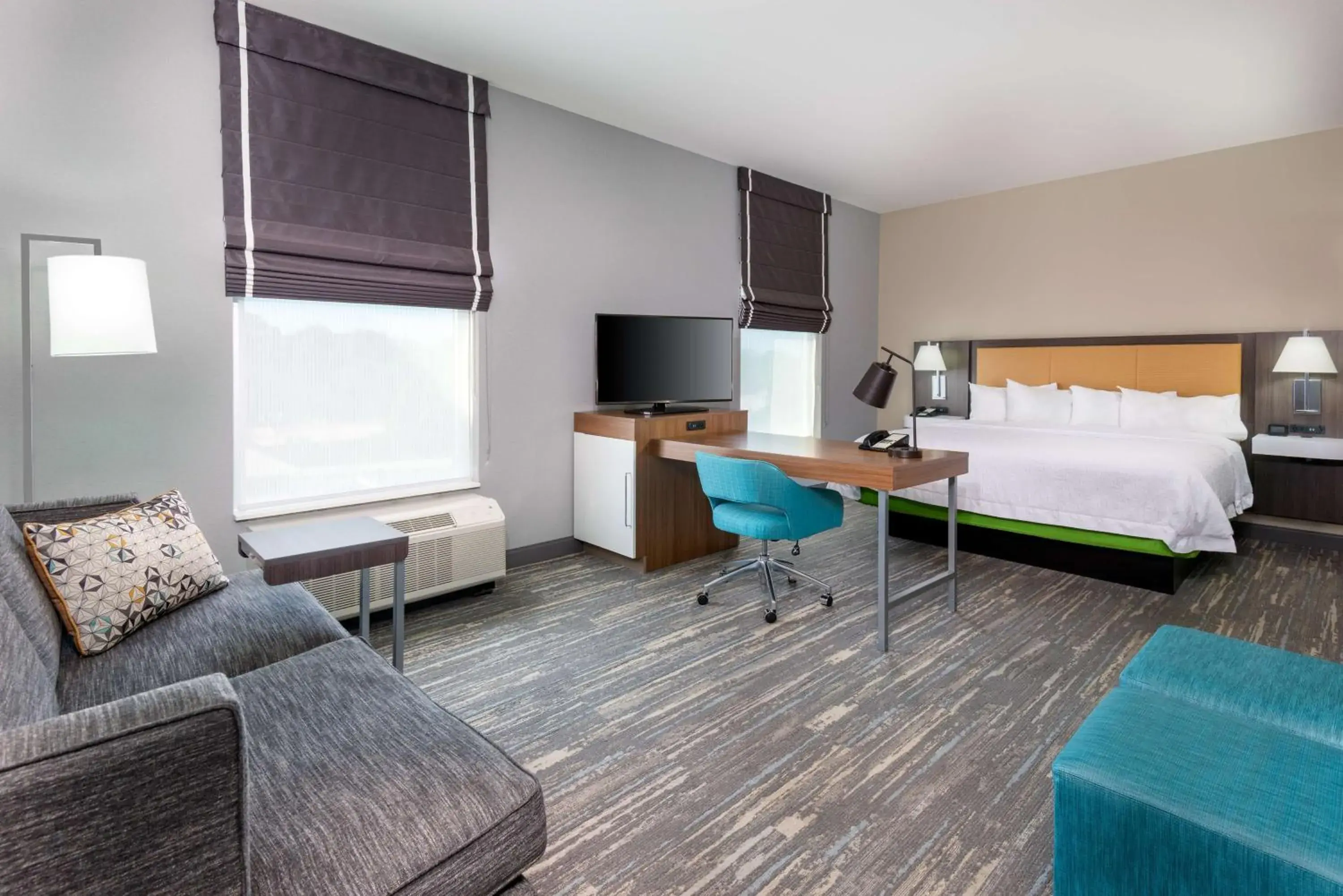 Bedroom, Bed in Hampton Inn & Suites Tallahassee Capitol-University Bedroom, Bed in Hampton Inn & Suites Tallahassee Capitol-University