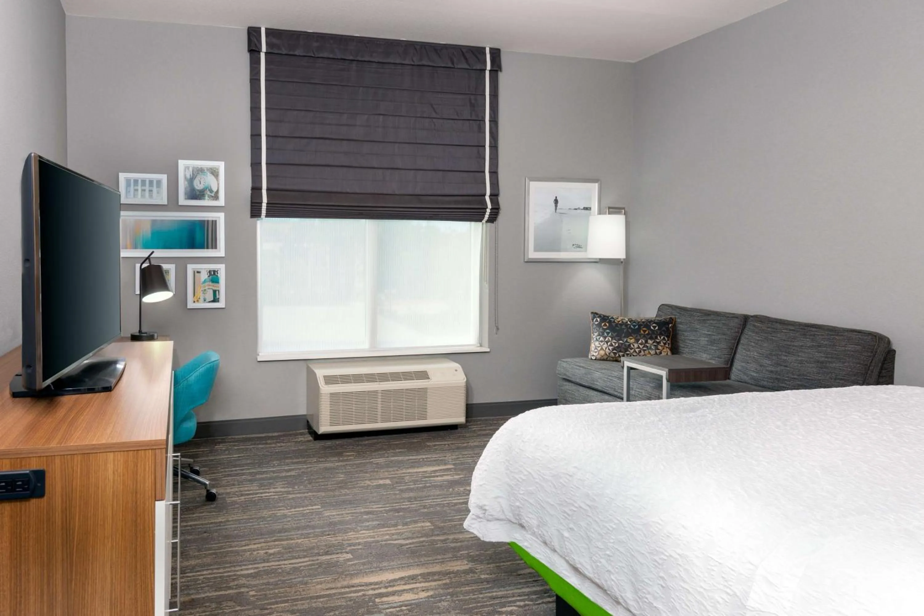 Living room, Bed in Hampton Inn & Suites Tallahassee Capitol-University