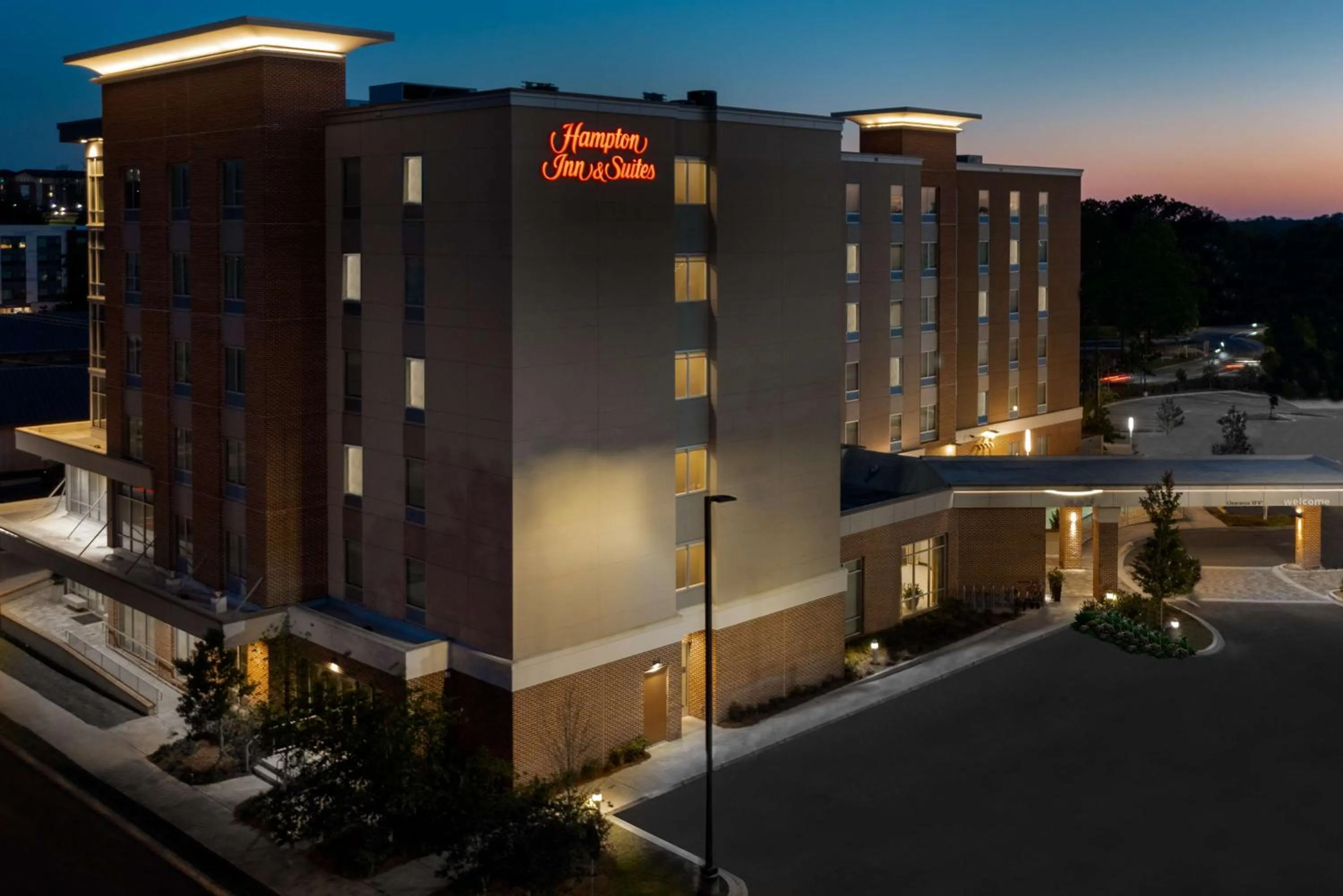 Property building in Hampton Inn & Suites Tallahassee Capitol-University