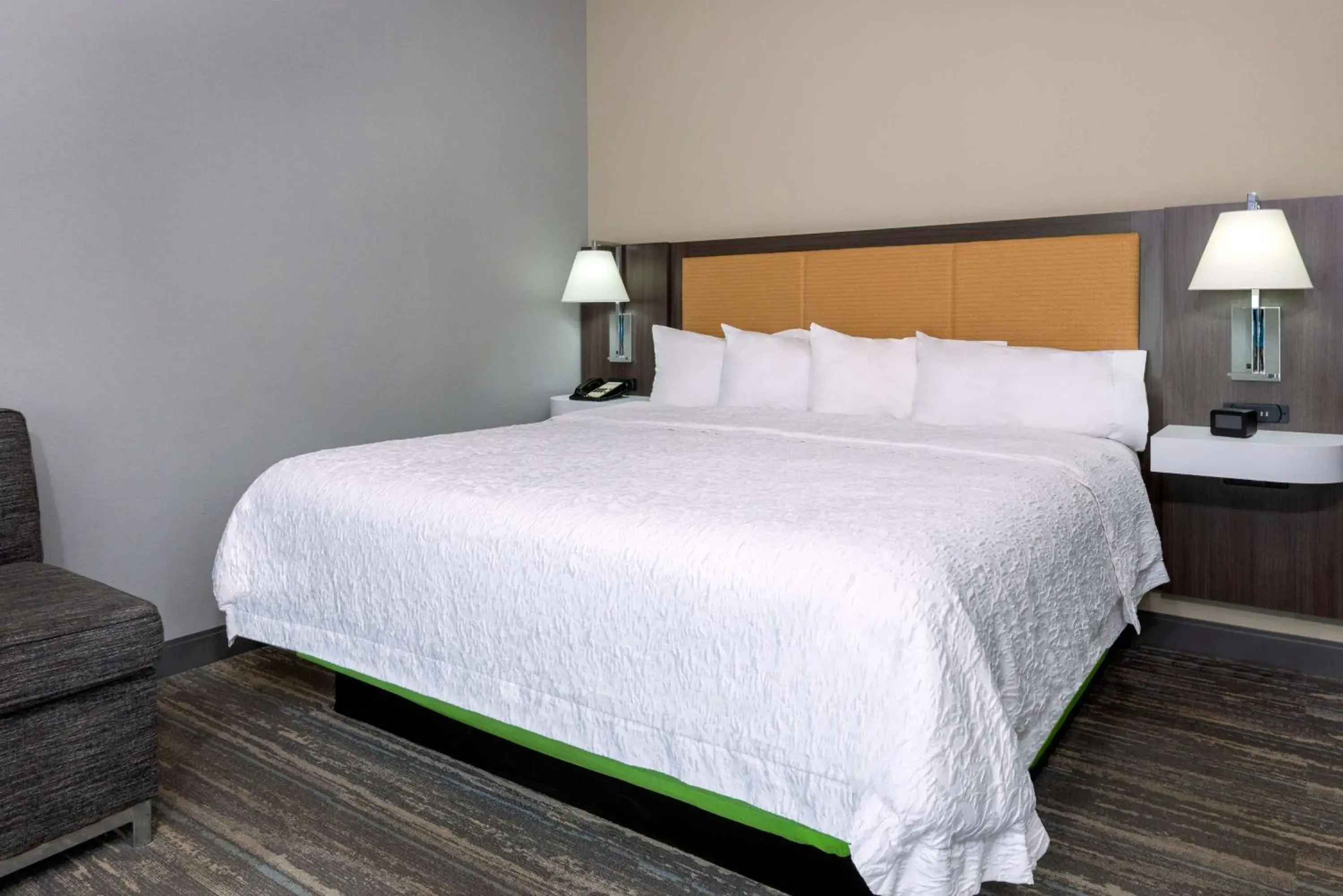 Bed in Hampton Inn & Suites Tallahassee Capitol-University Bed in Hampton Inn & Suites Tallahassee Capitol-University