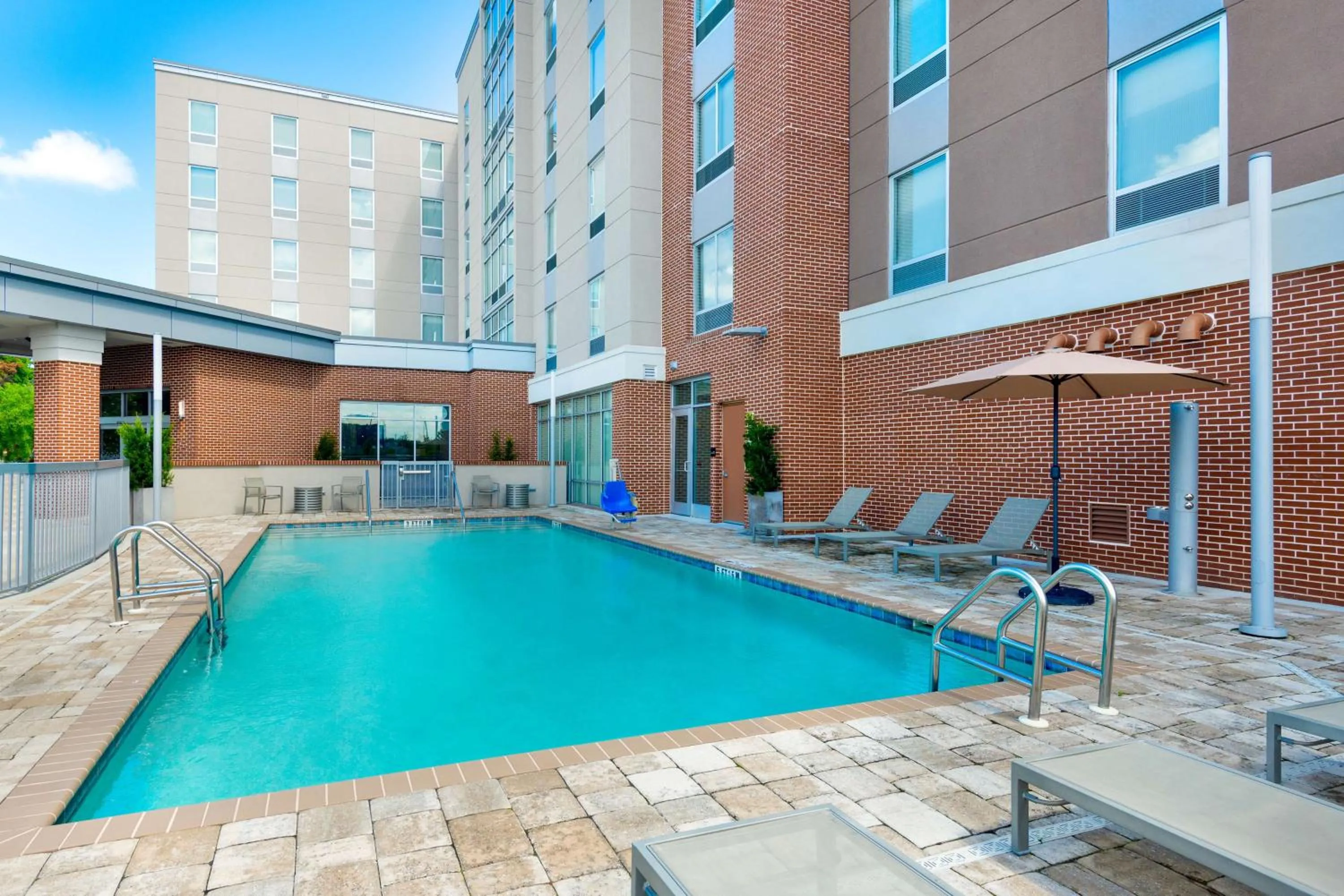 Pool view in Hampton Inn & Suites Tallahassee Capitol-University
