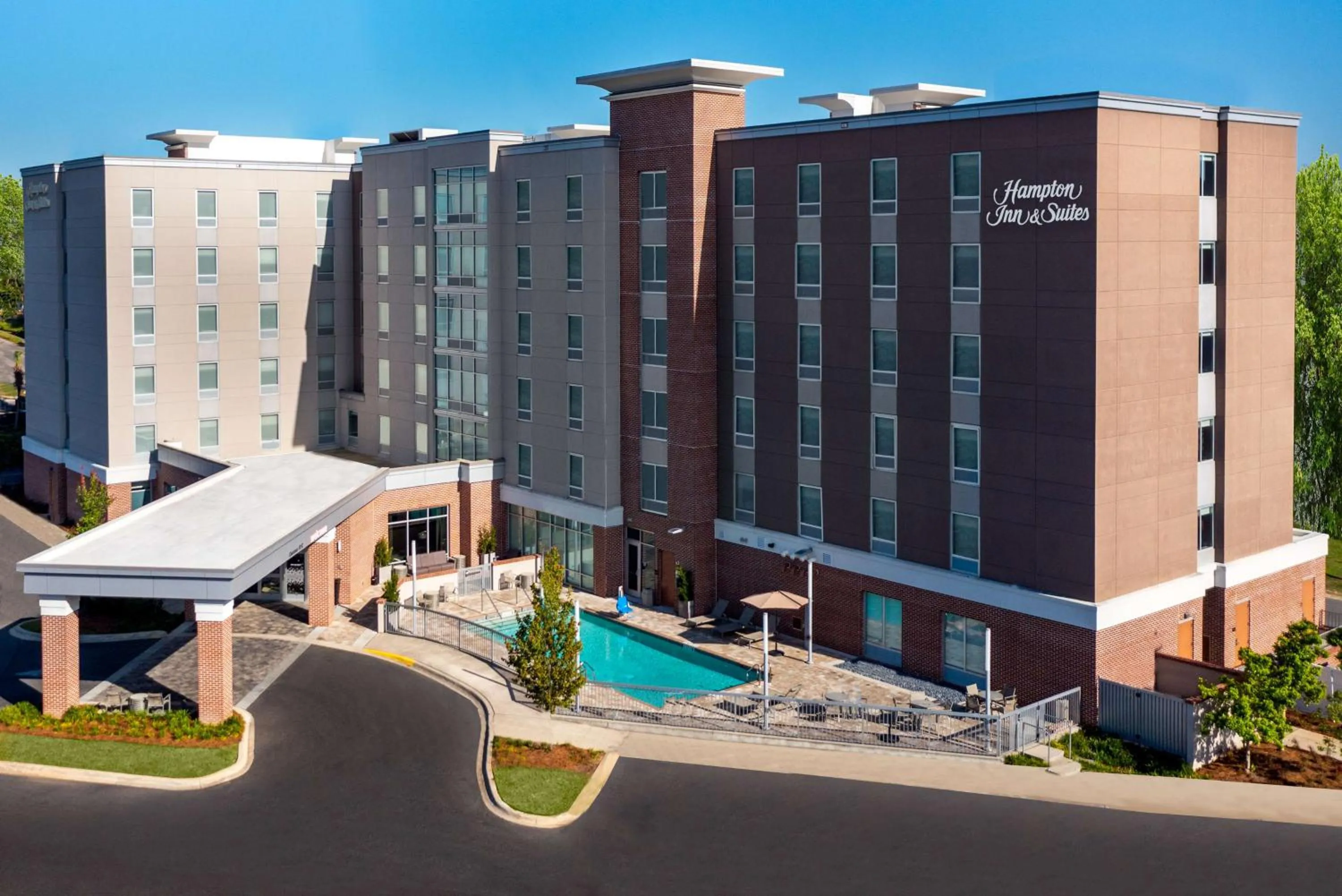 Property building in Hampton Inn & Suites Tallahassee Capitol-University
