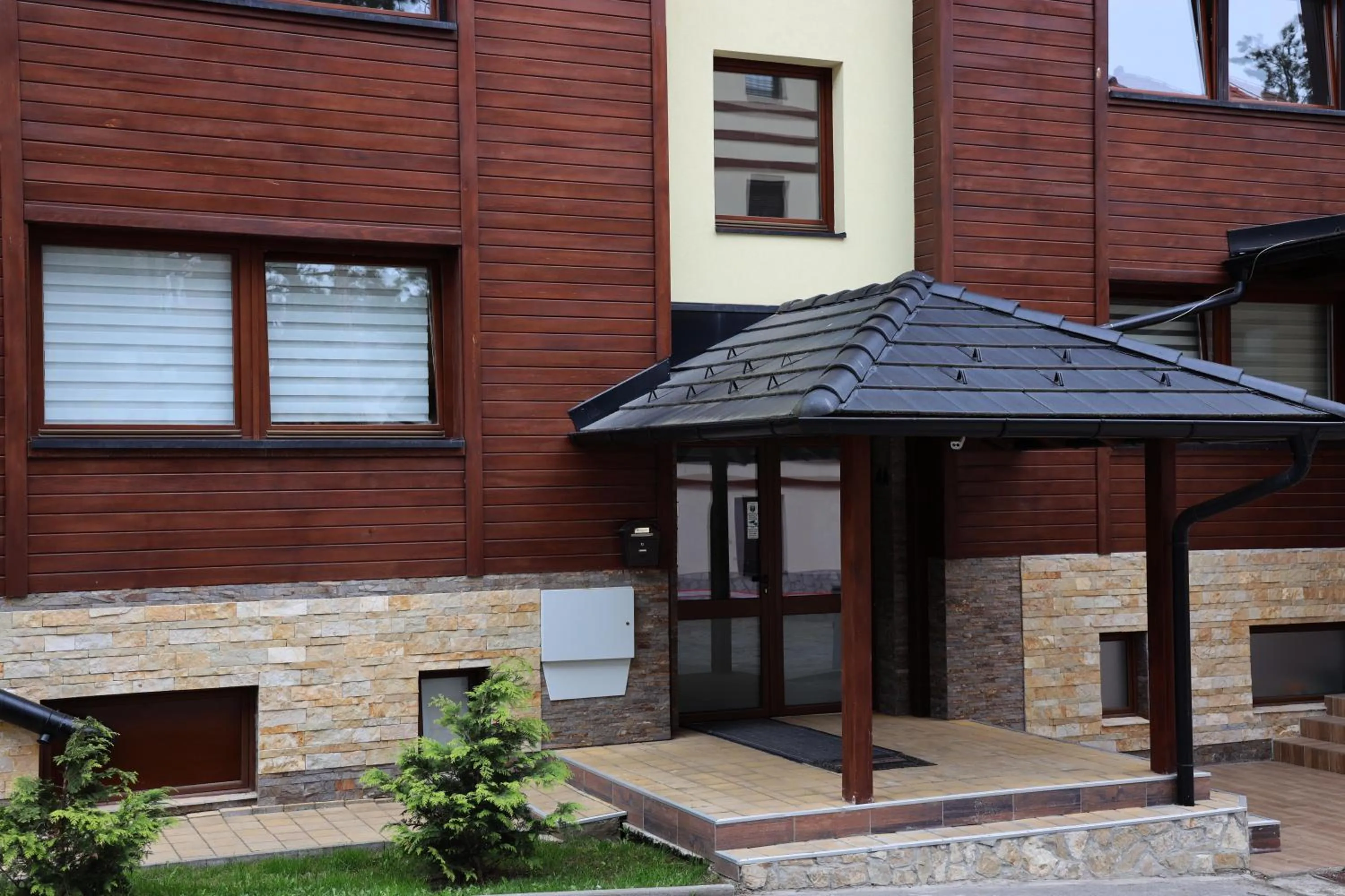 Property building in Apartman Svetogorska