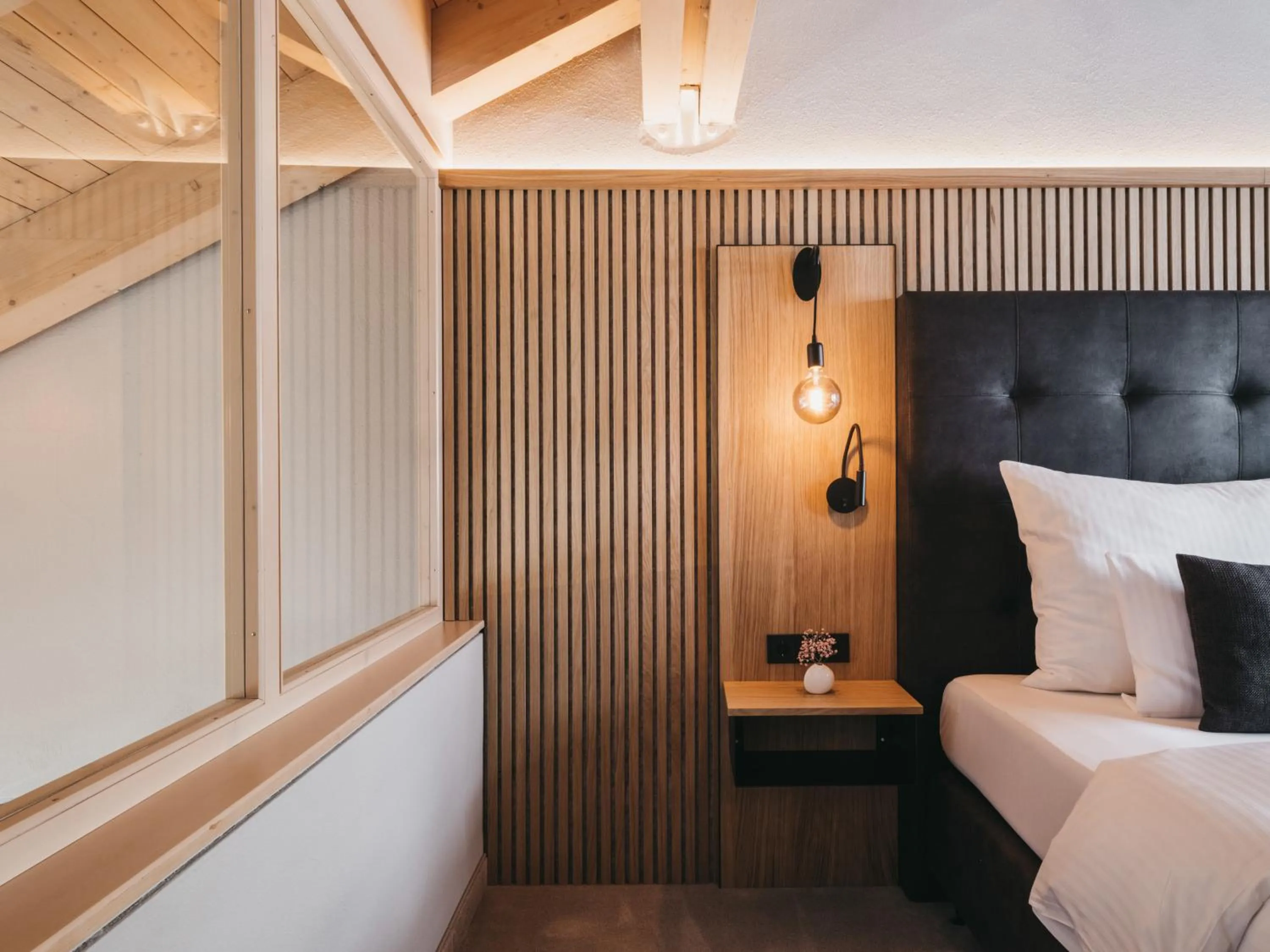 Photo of the whole room, Bed in The Crystal VAYA Unique