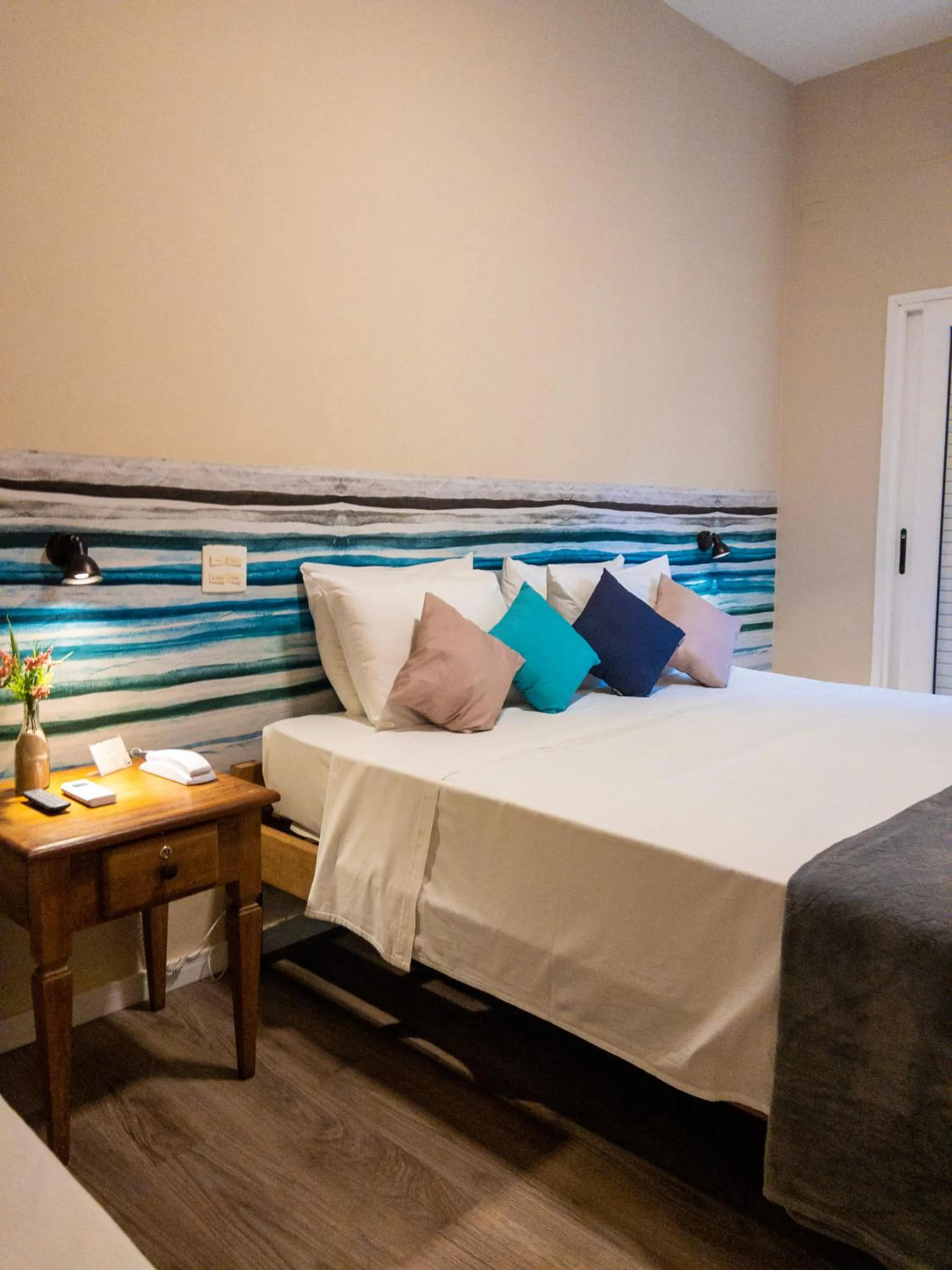 Photo of the whole room, Bed in Pousada Toca da Praia