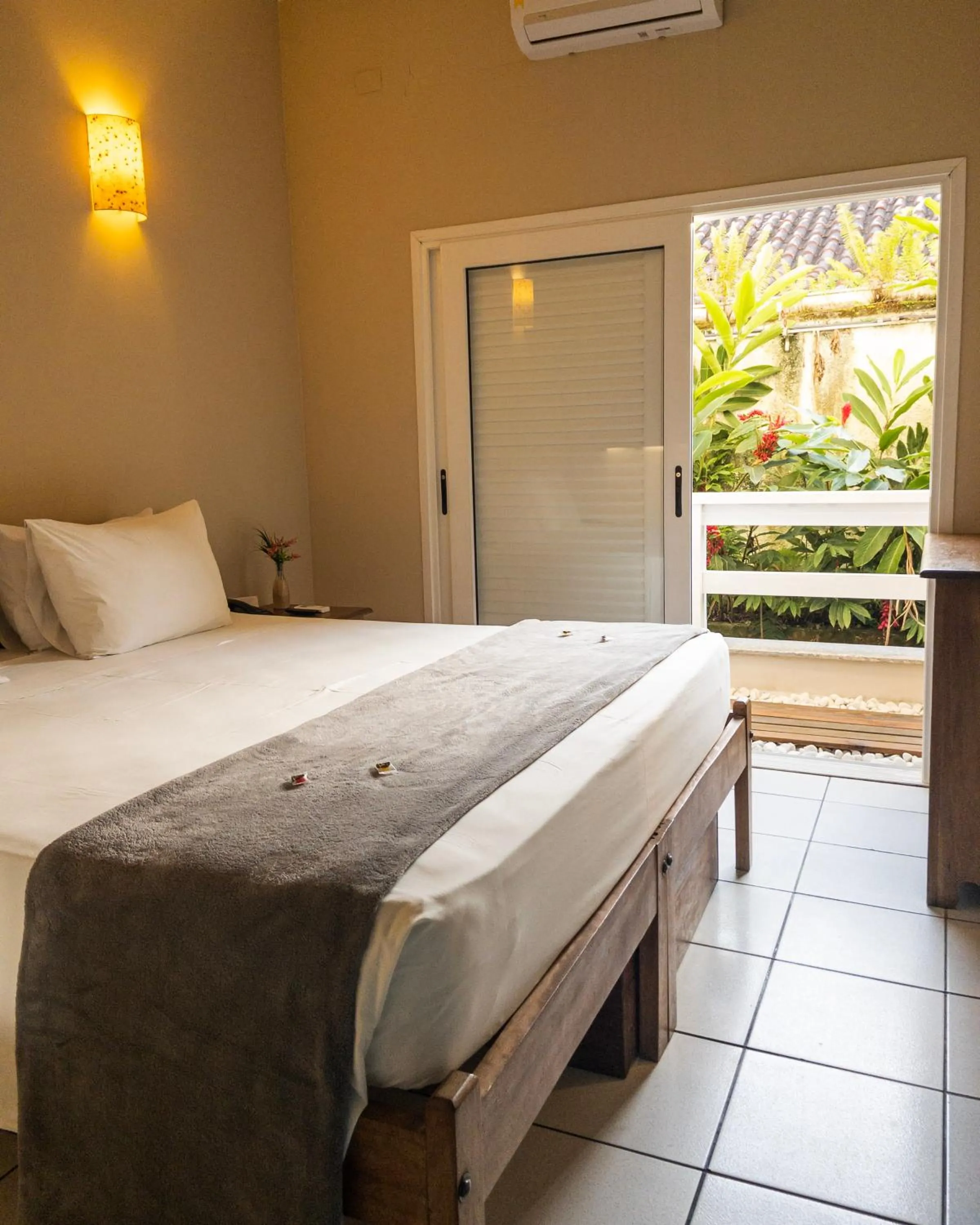 Photo of the whole room, Bed in Pousada Toca da Praia