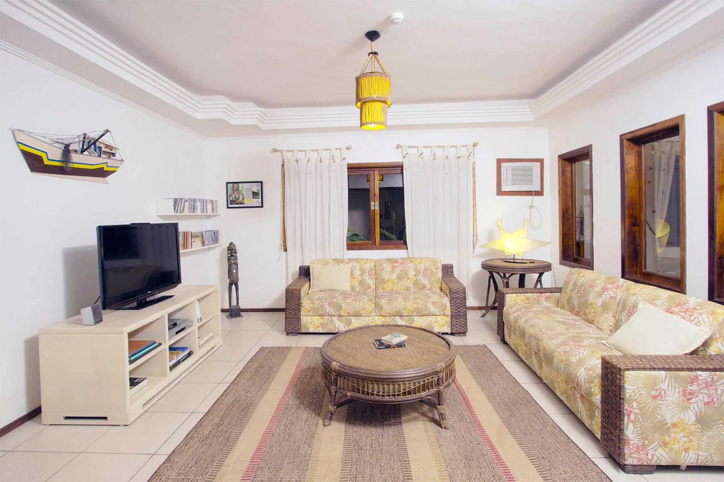 TV and multimedia in Pousada Porto Mare