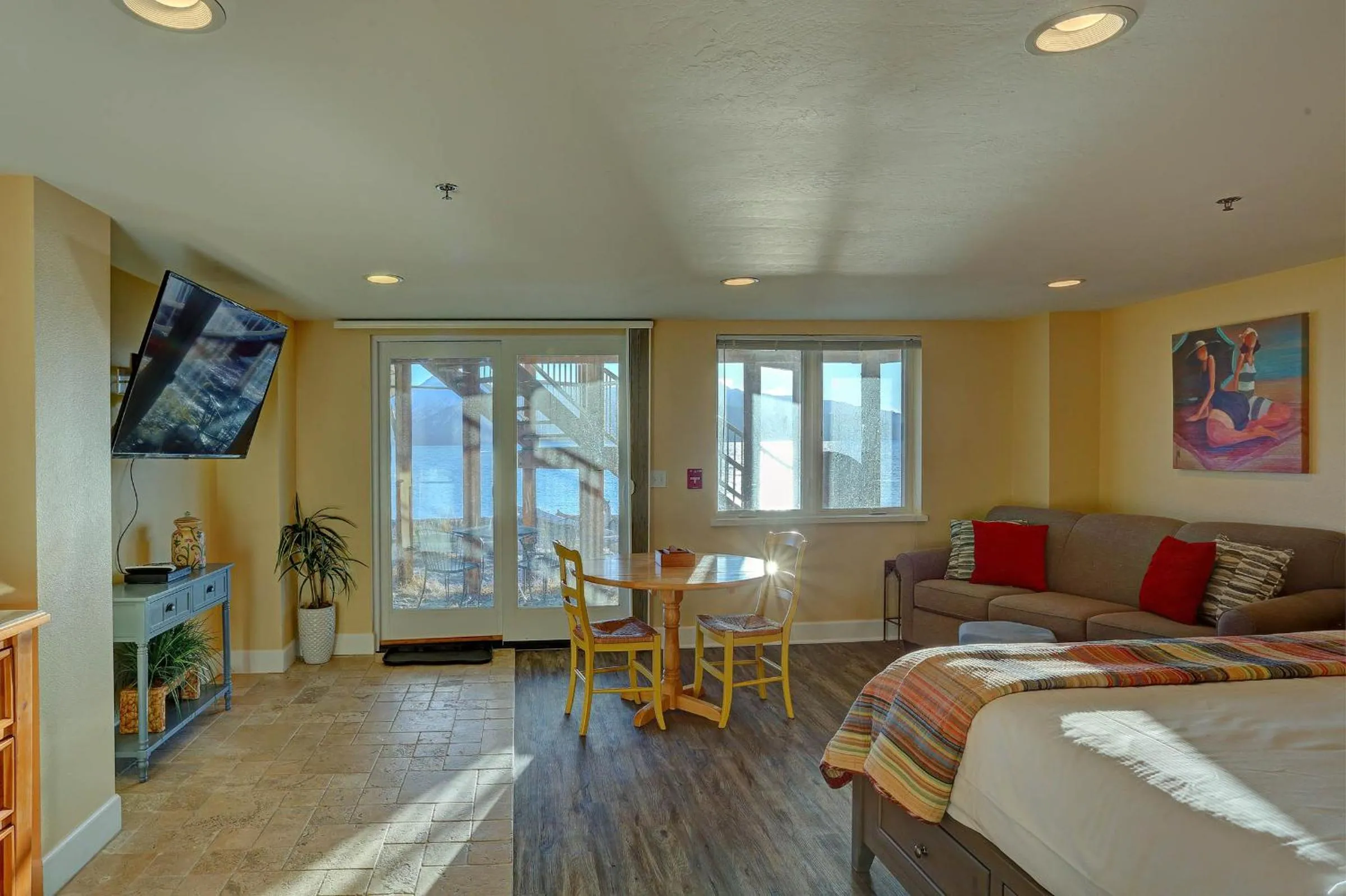 Seating area, Bed in Land's End