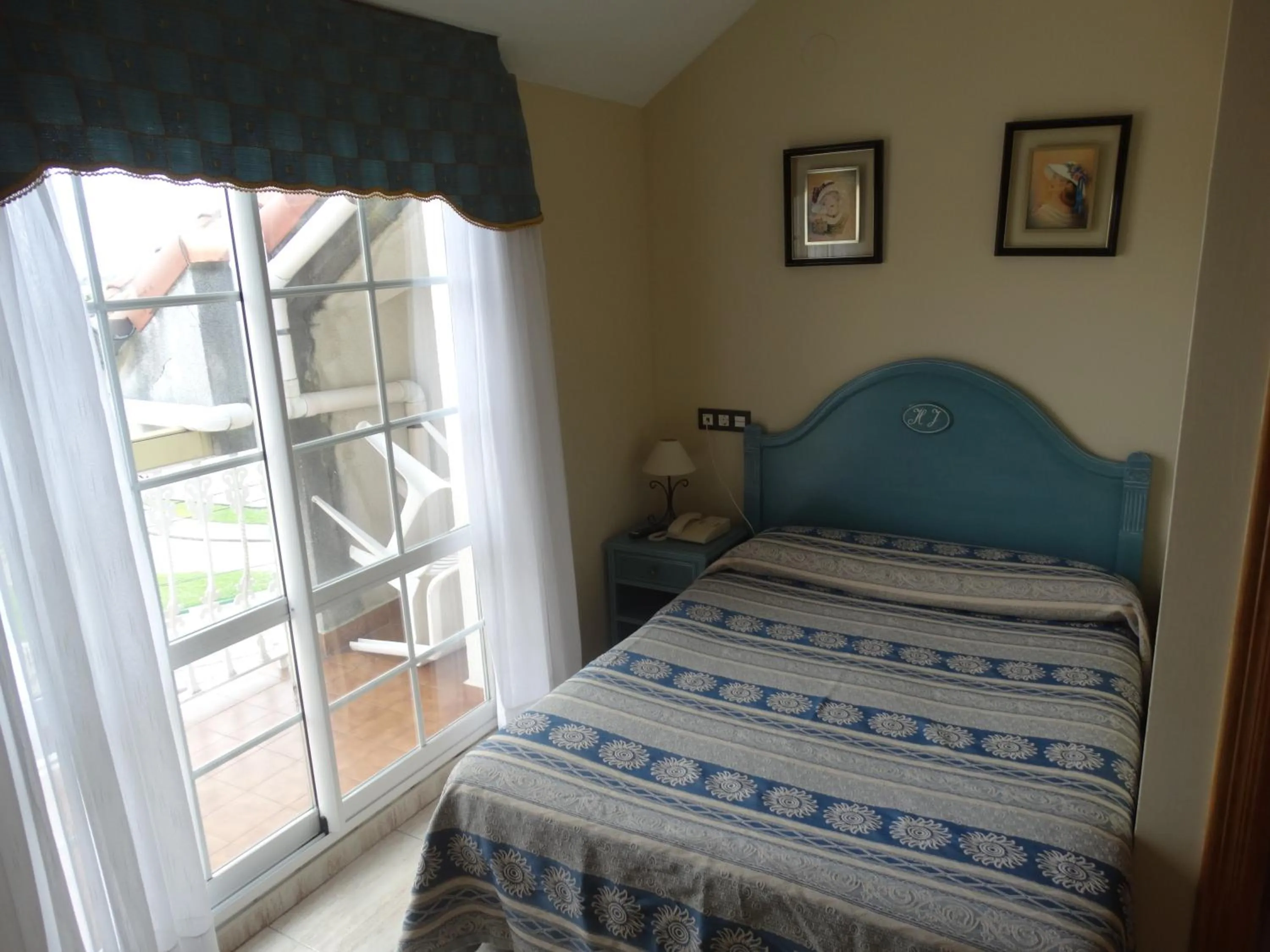 Photo of the whole room in Hotel Los Juncos