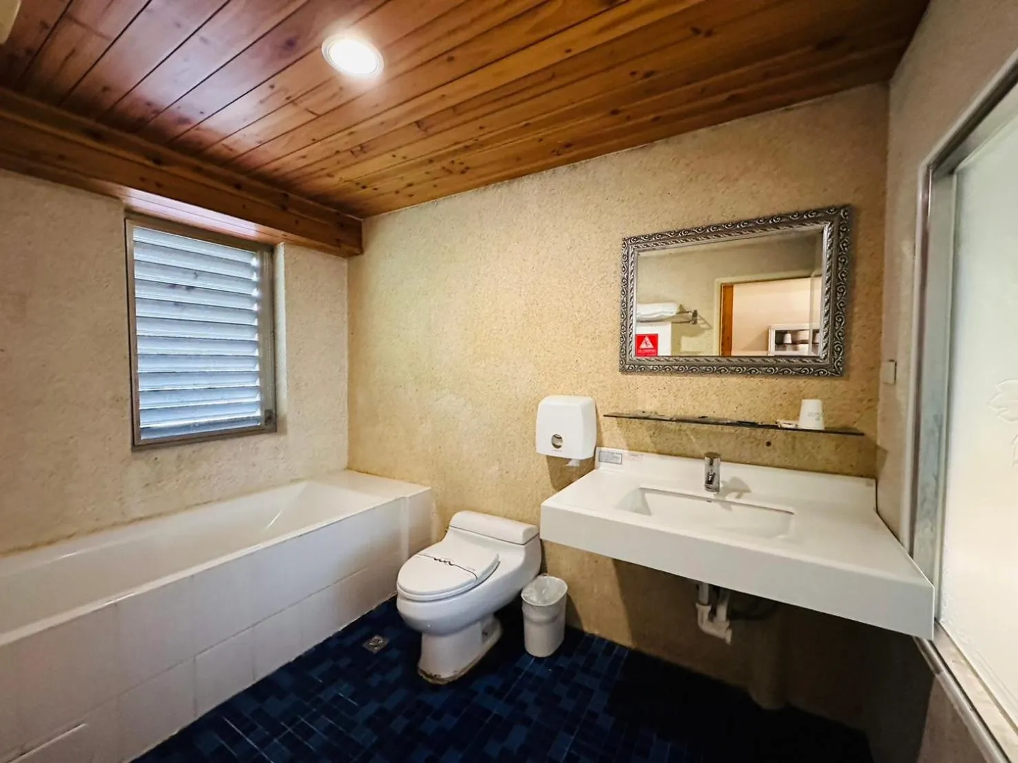 Bathroom in Ivy Motel