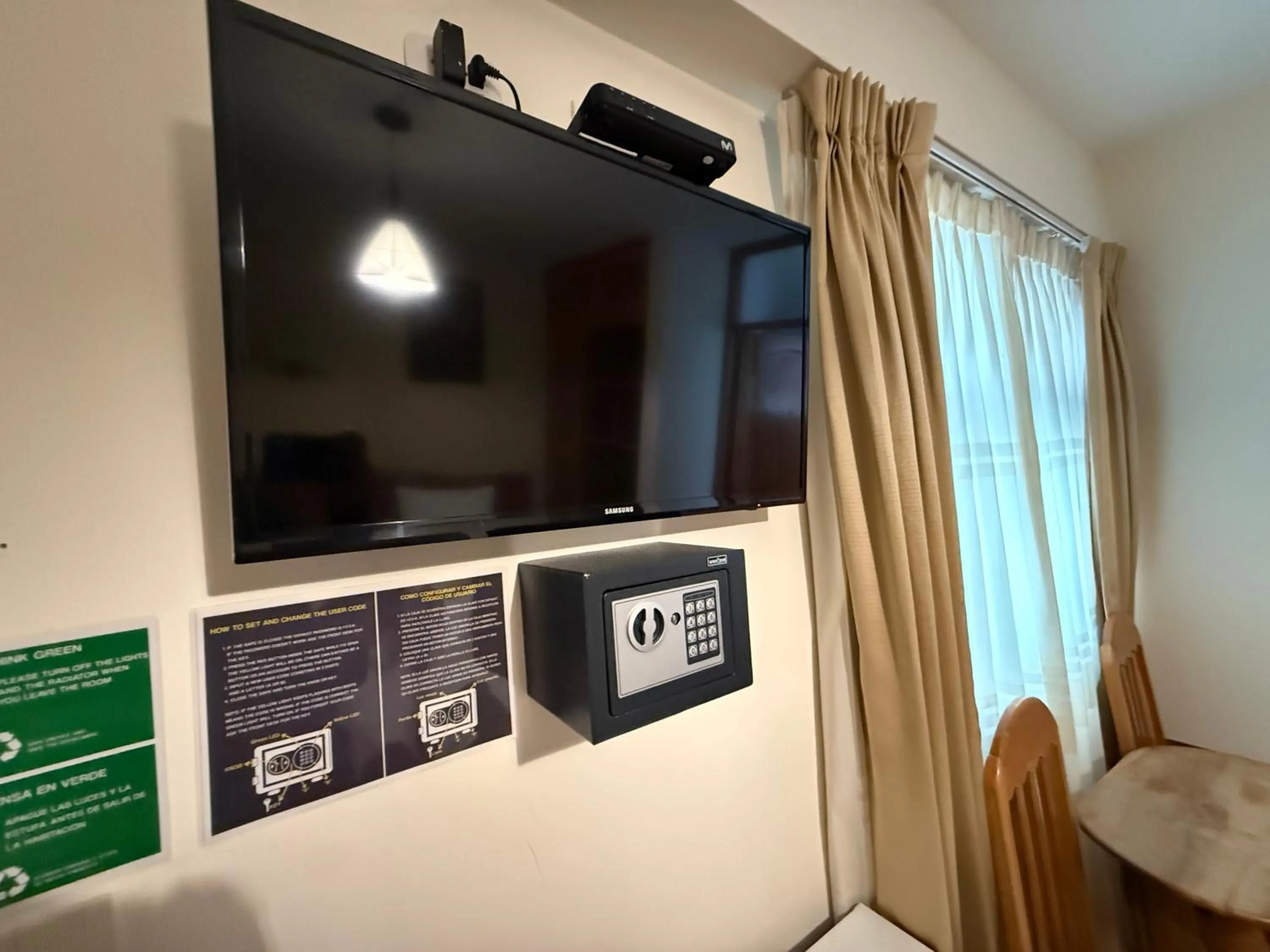 Communal lounge/ TV room in Awki´s Dream Hotel