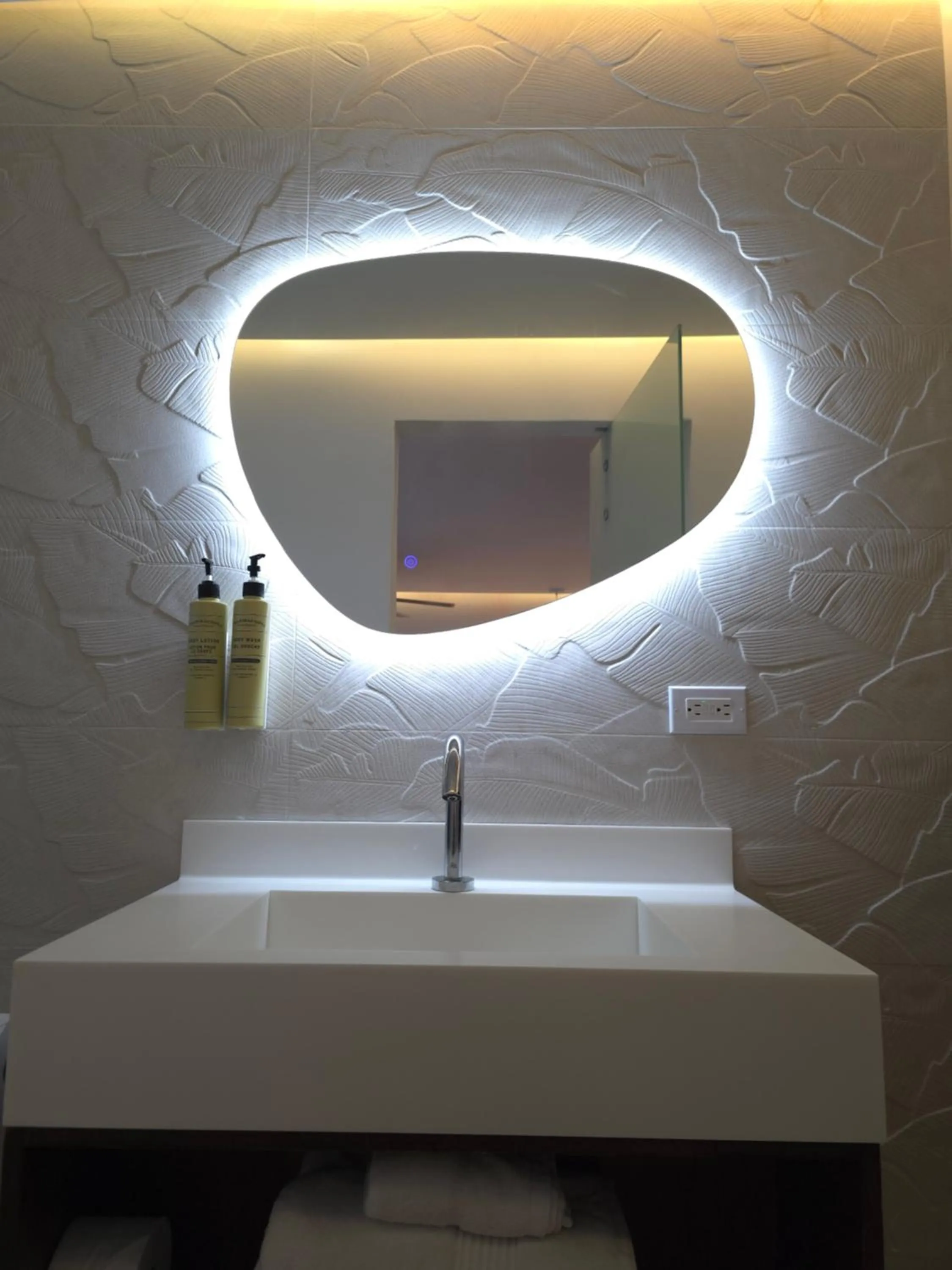 Bathroom in Hotel Cocoplum Beach