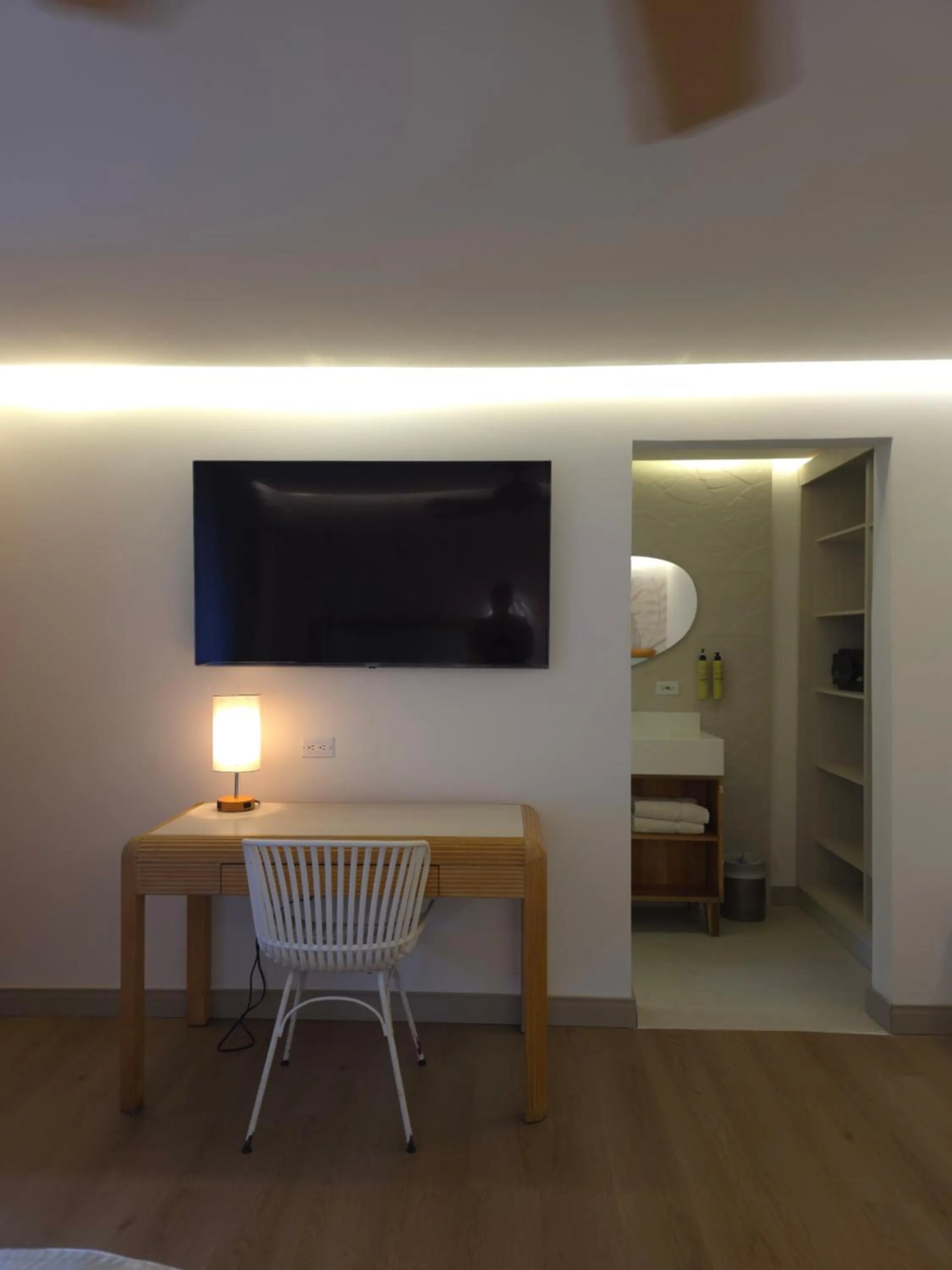 TV and multimedia in Hotel Cocoplum Beach