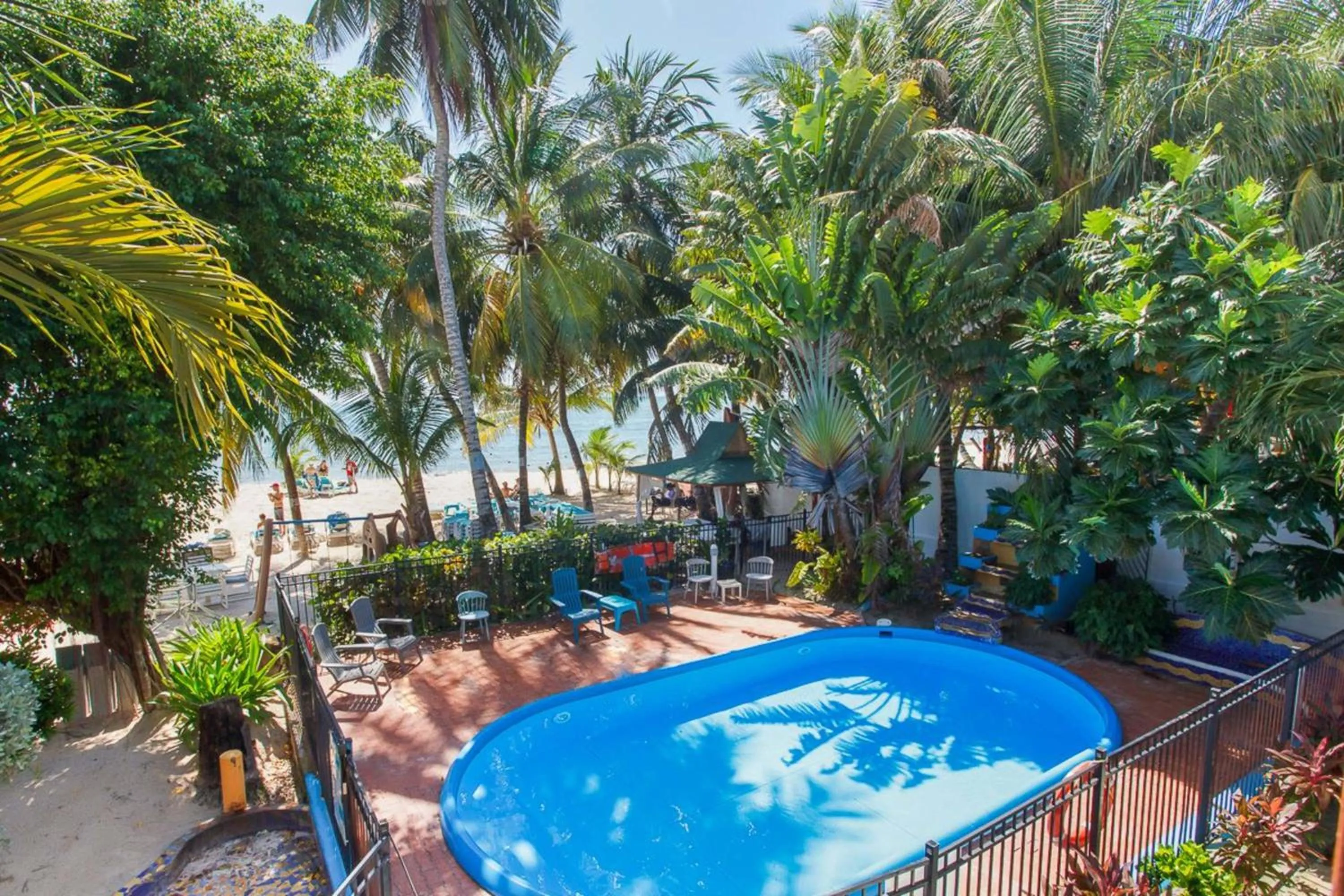 Swimming pool in Hotel Cocoplum Beach