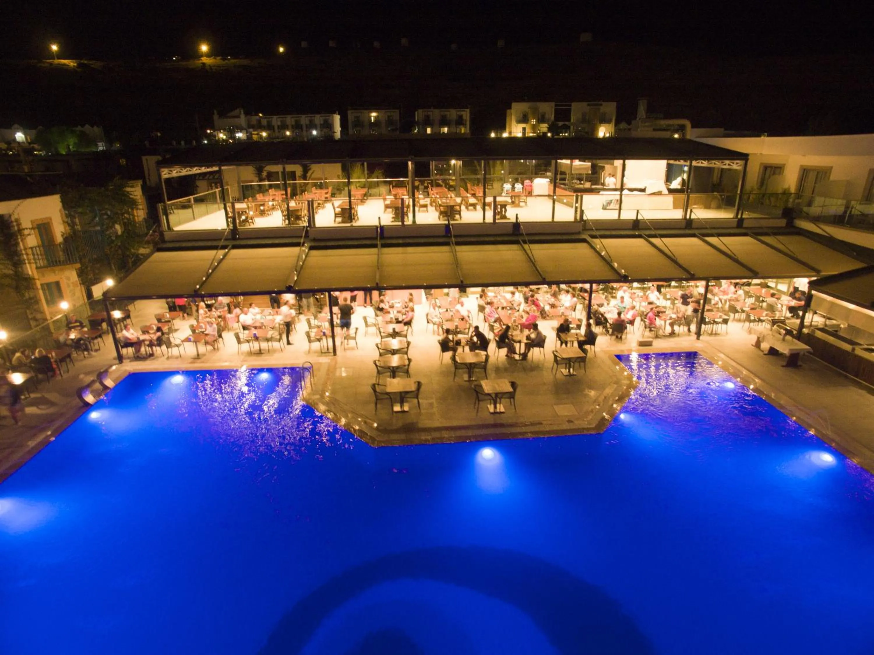 Swimming pool in Jasmin Beach Hotel