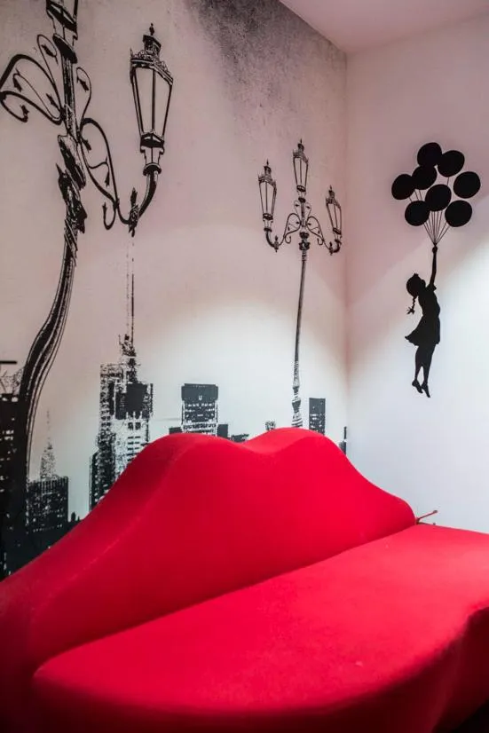 Decorative detail, Bed in Il Giglio Rosso B&B