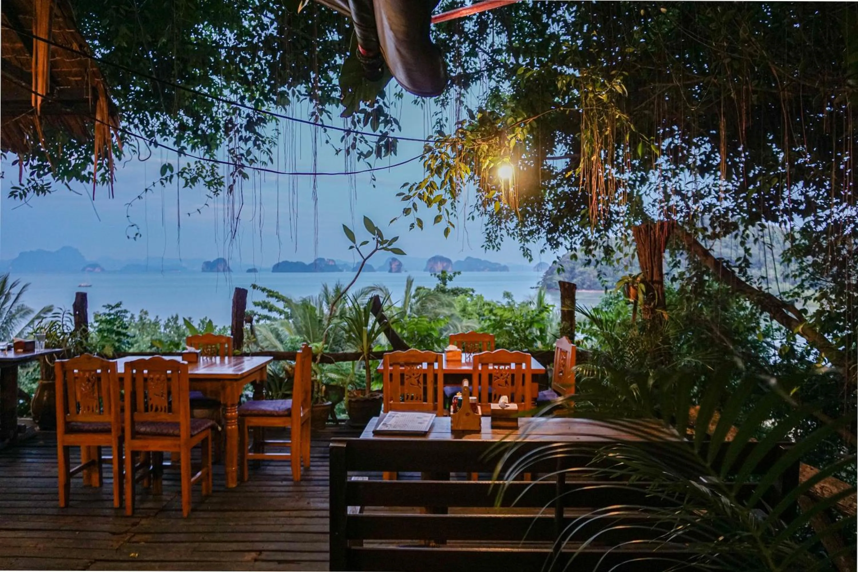 Restaurant/places to eat in Tha Khao Bay View Bungalow
