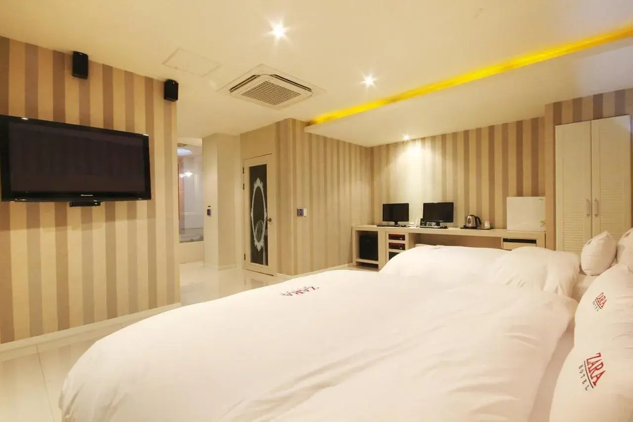 Deluxe Twin Room in Hotel Zara Deluxe Twin Room in Hotel Zara