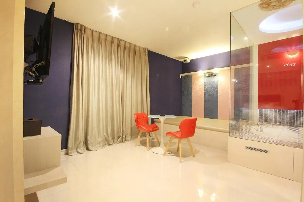 Deluxe Twin Room in Hotel Zara Deluxe Twin Room in Hotel Zara