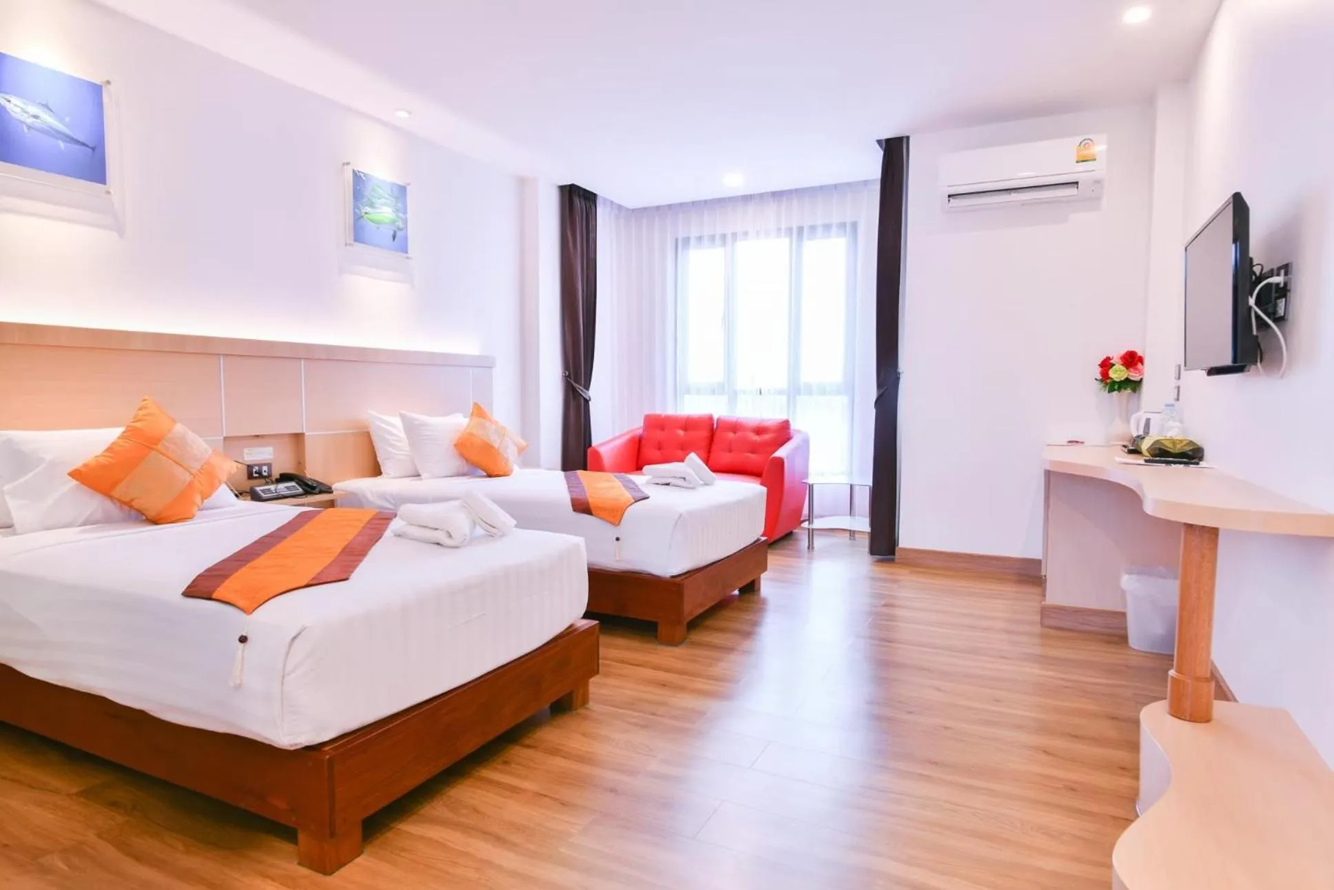 Bedroom, Bed in Marlin Hotel