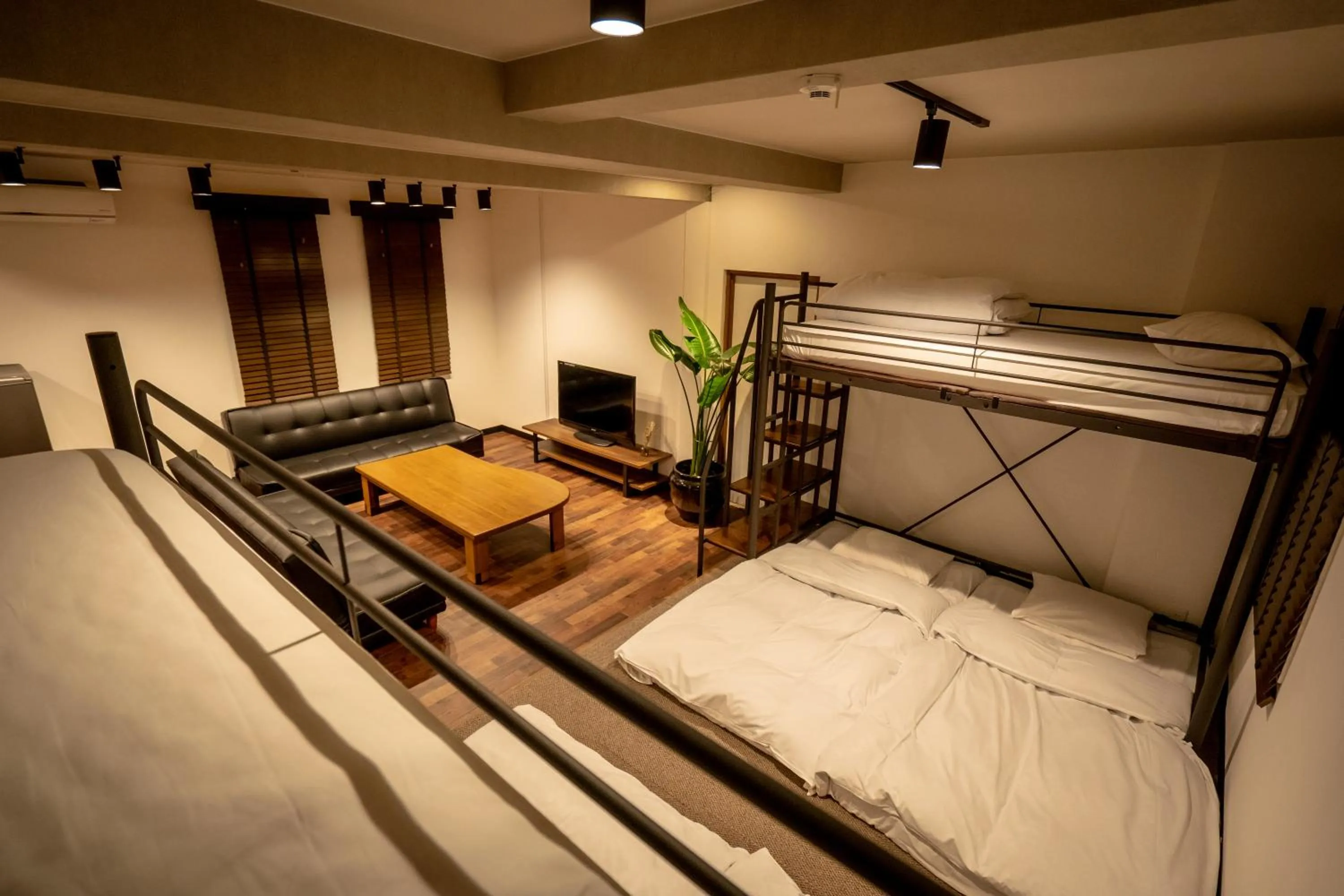 Photo of the whole room, Bed in LifeHouse IPPO