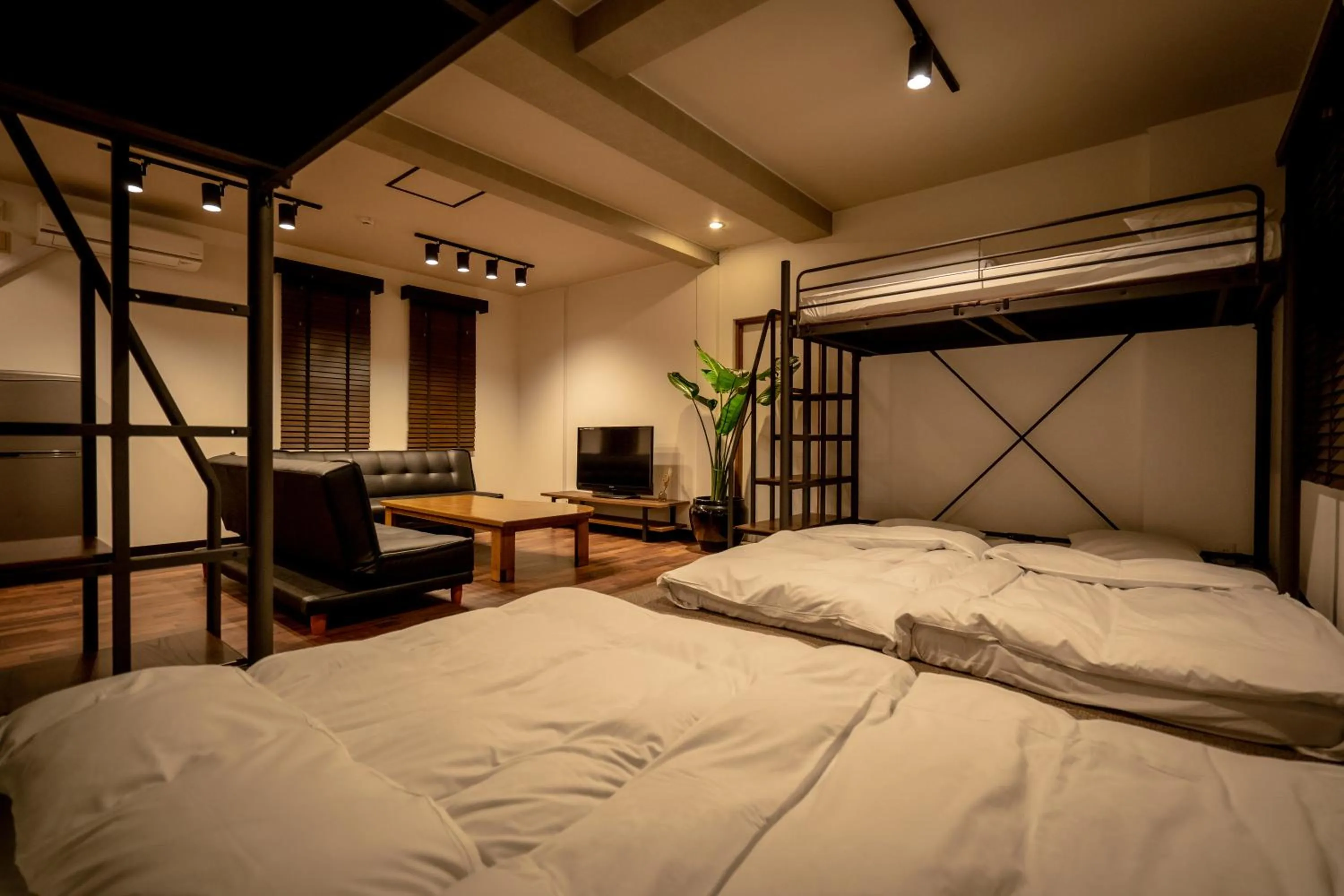 Photo of the whole room, Bed in LifeHouse IPPO