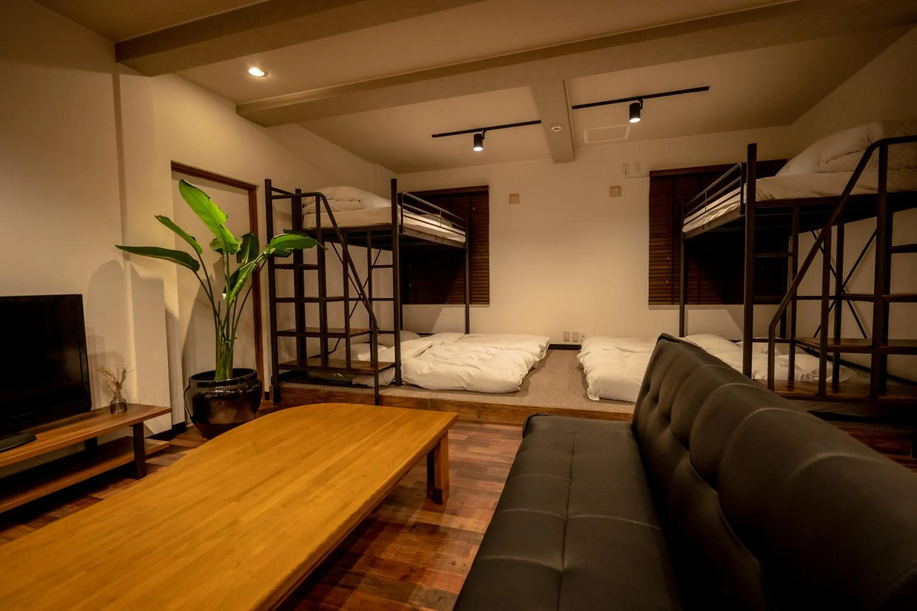 Photo of the whole room, Bed in LifeHouse IPPO