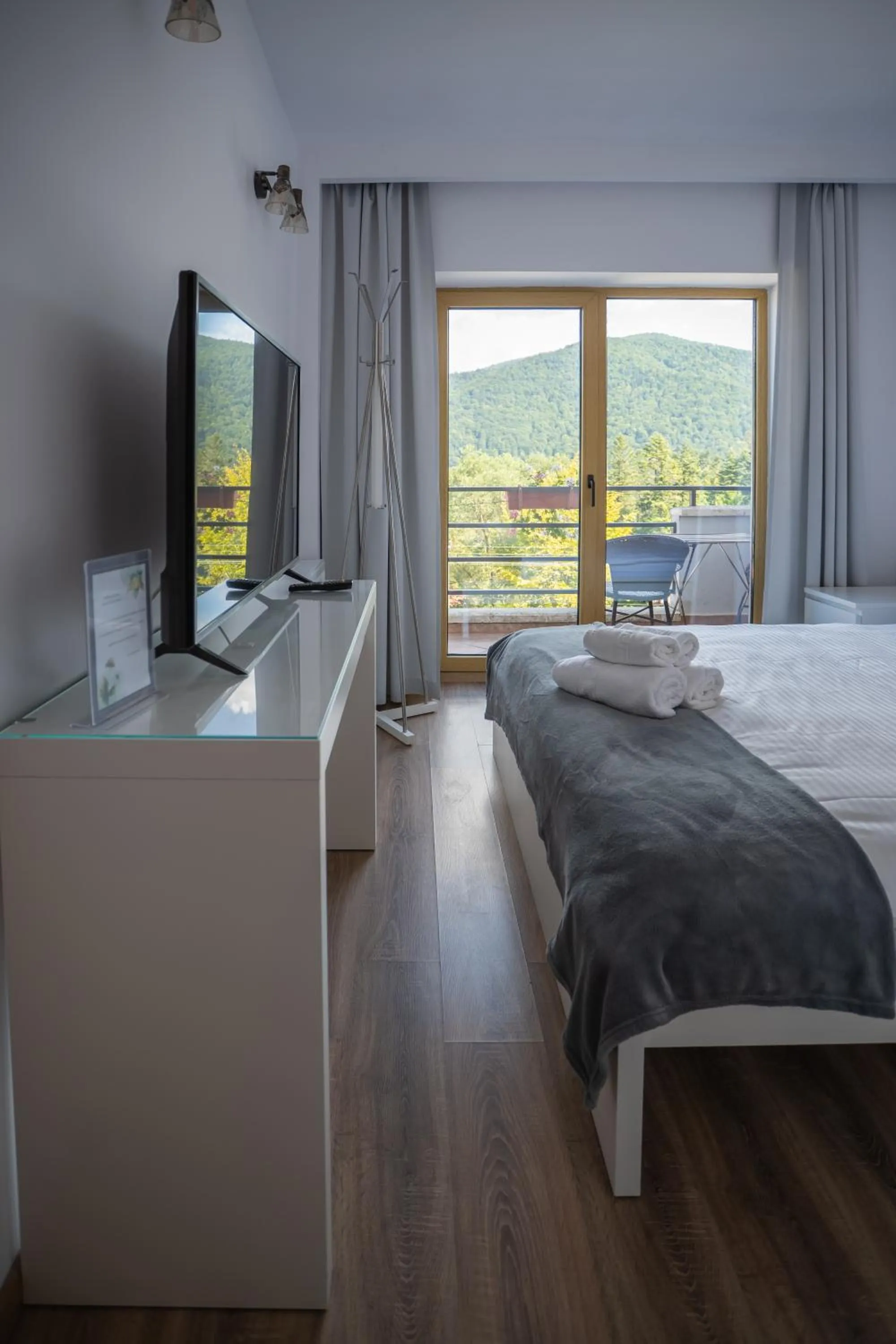 Bedroom, Bed in Opus View