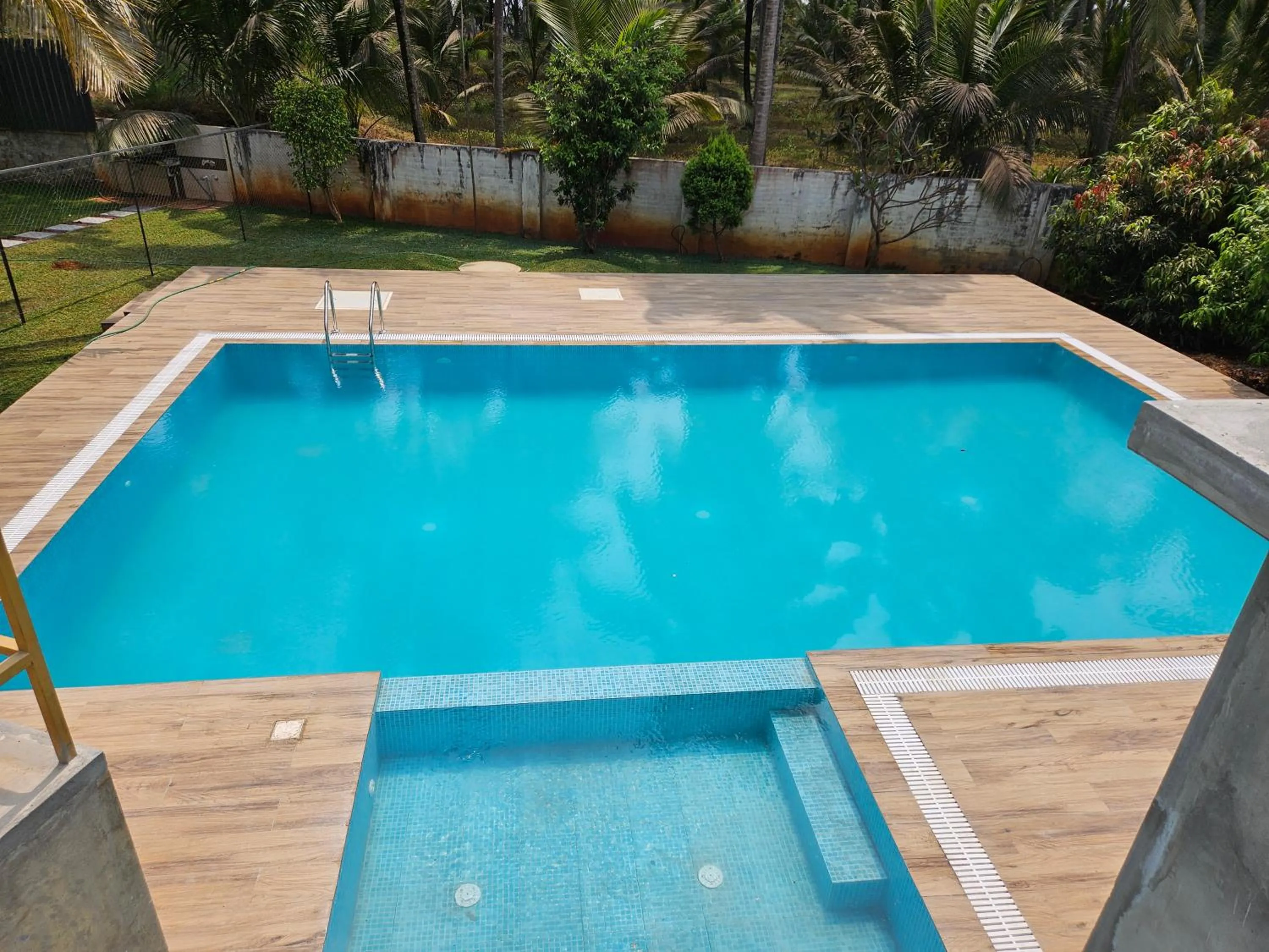 Swimming pool in Hotel Gopalapuram International