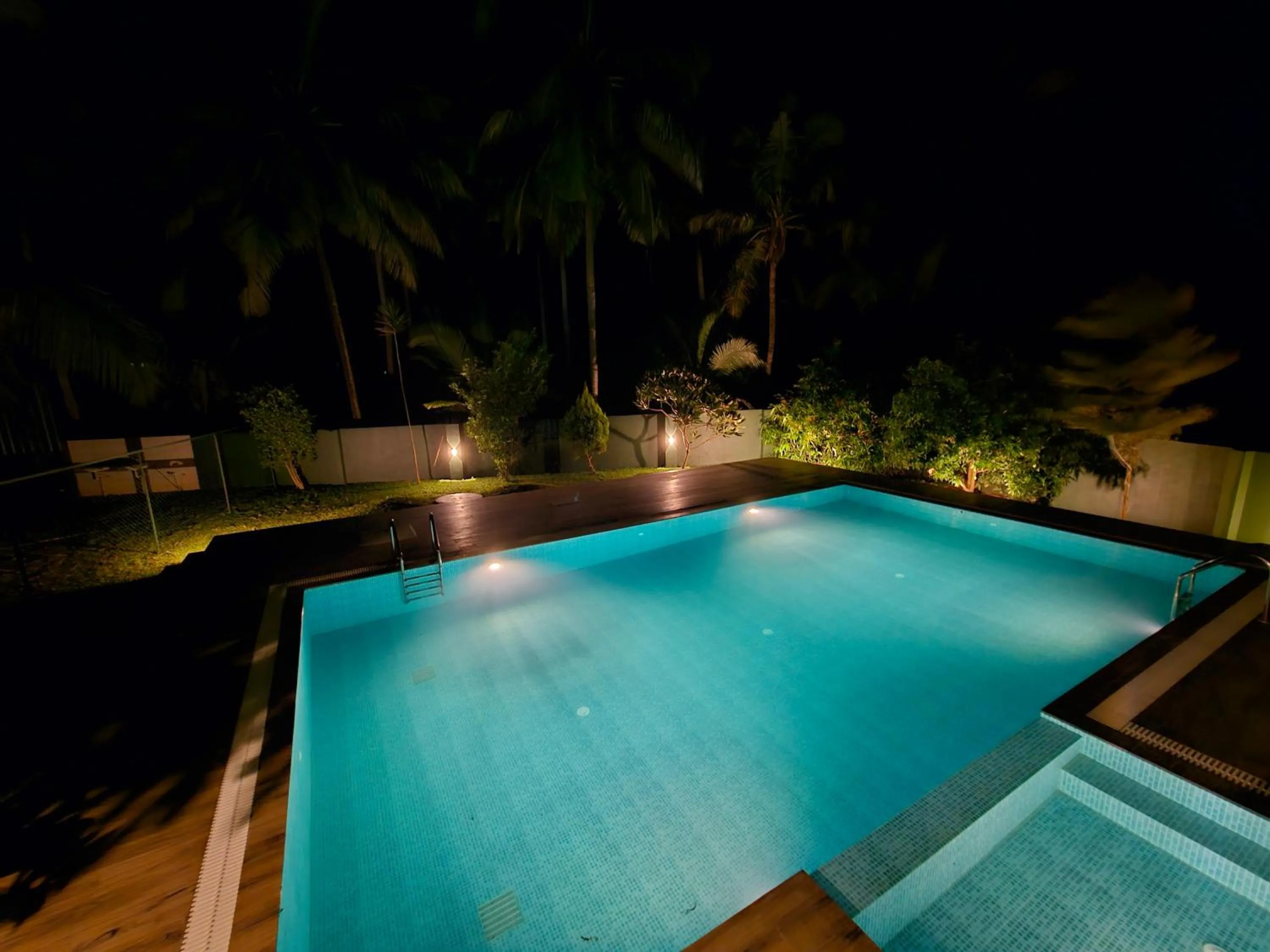 Swimming pool in Hotel Gopalapuram International