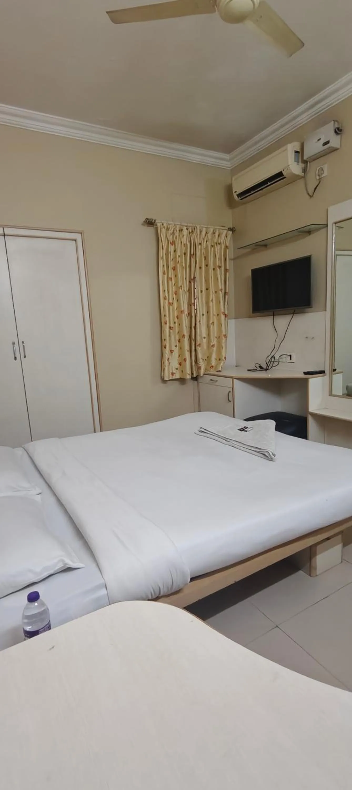 Bedroom, Bed in The Corporate Comforts