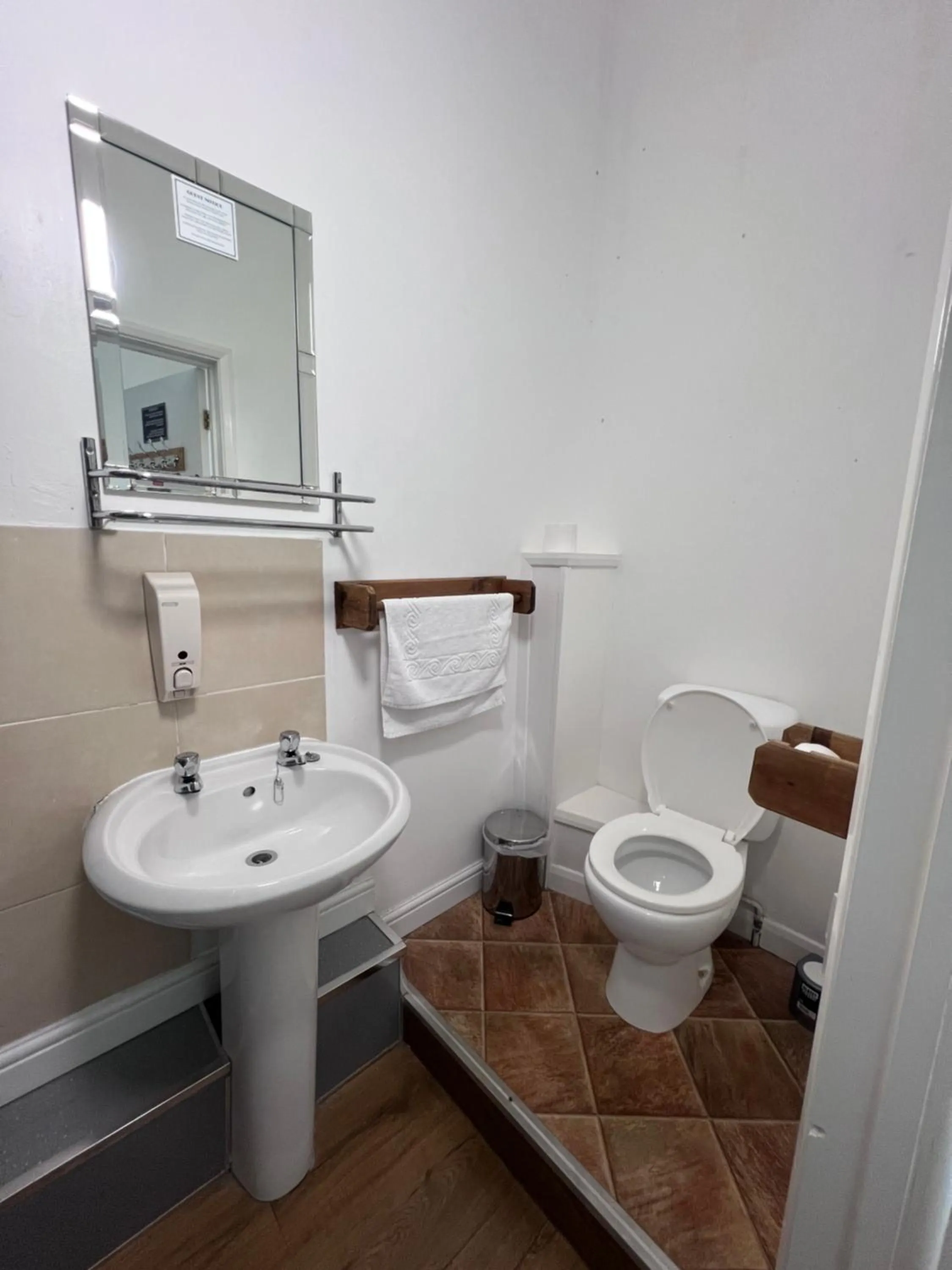 Toilet in Royal Britannia Hotel
