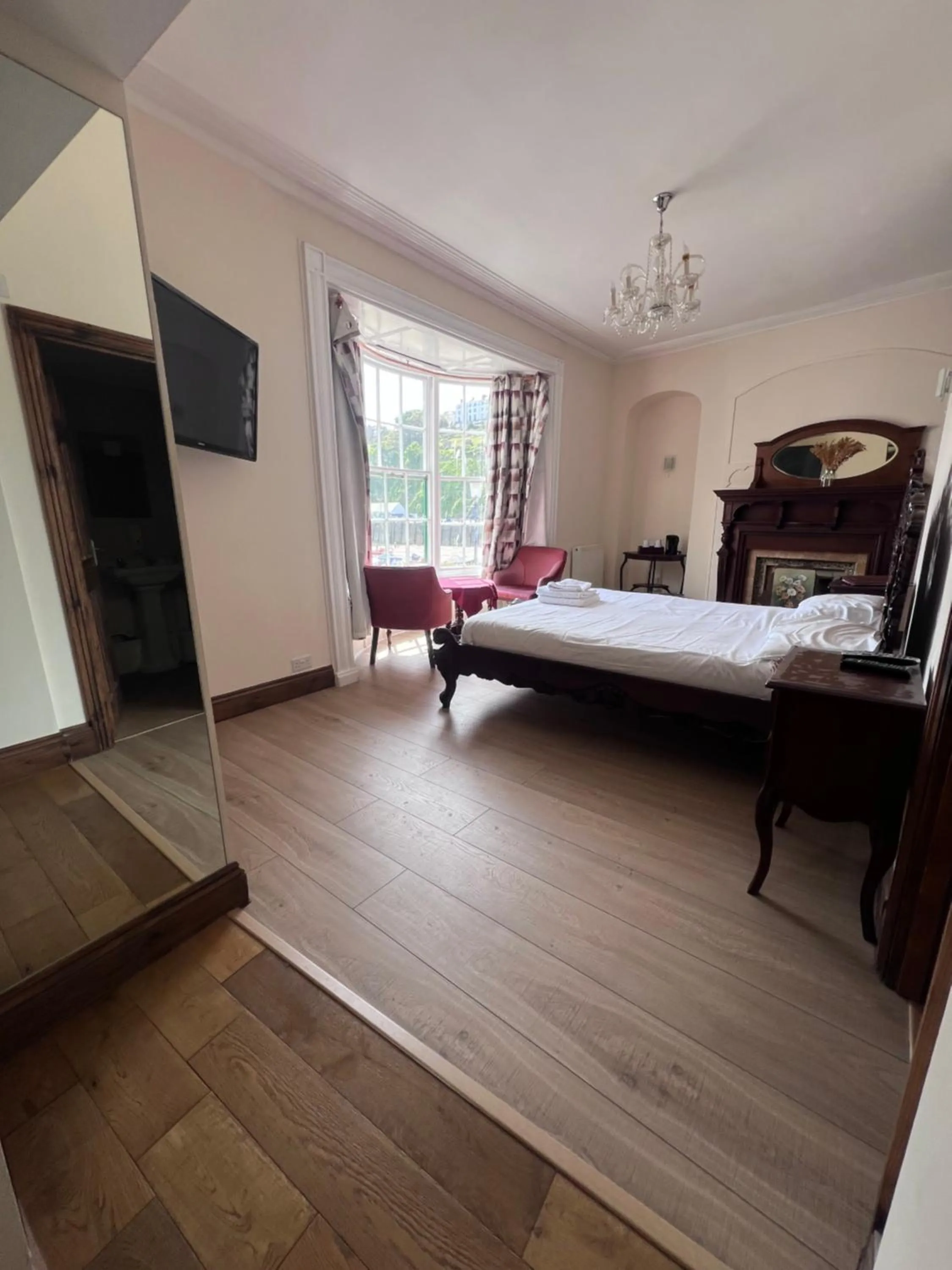 Bed in Royal Britannia Hotel