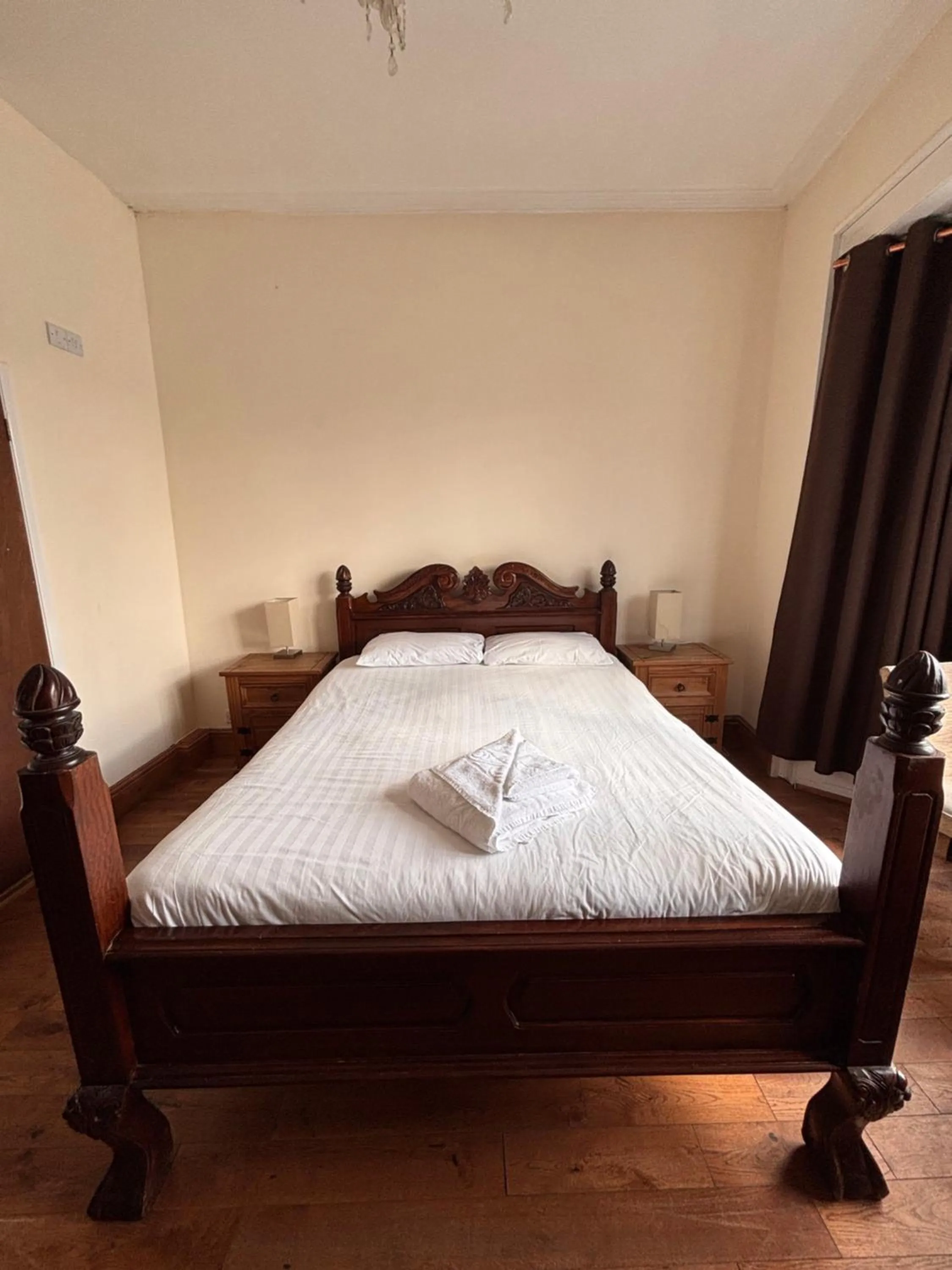 Bed in Royal Britannia Hotel