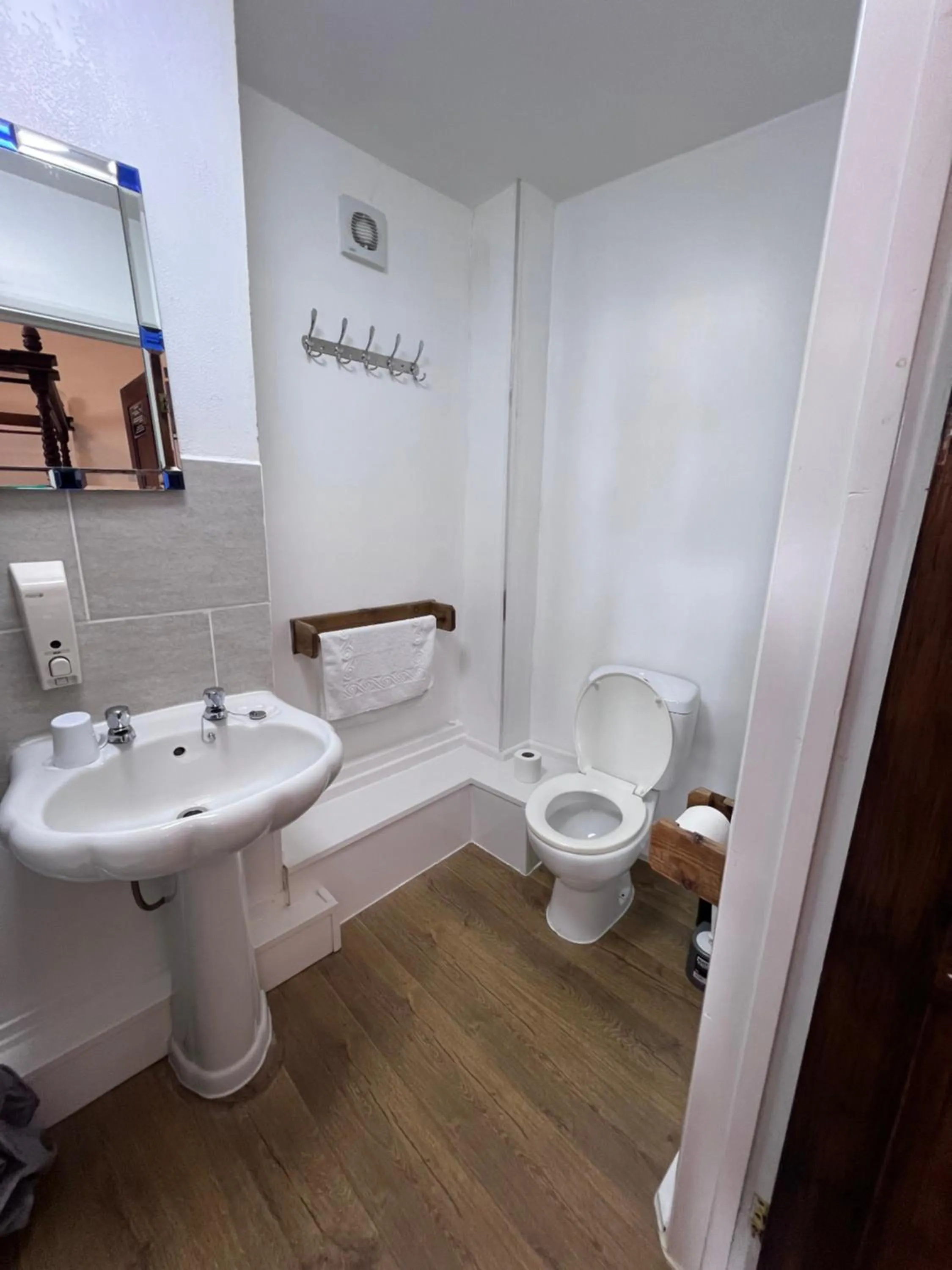 Toilet in Royal Britannia Hotel