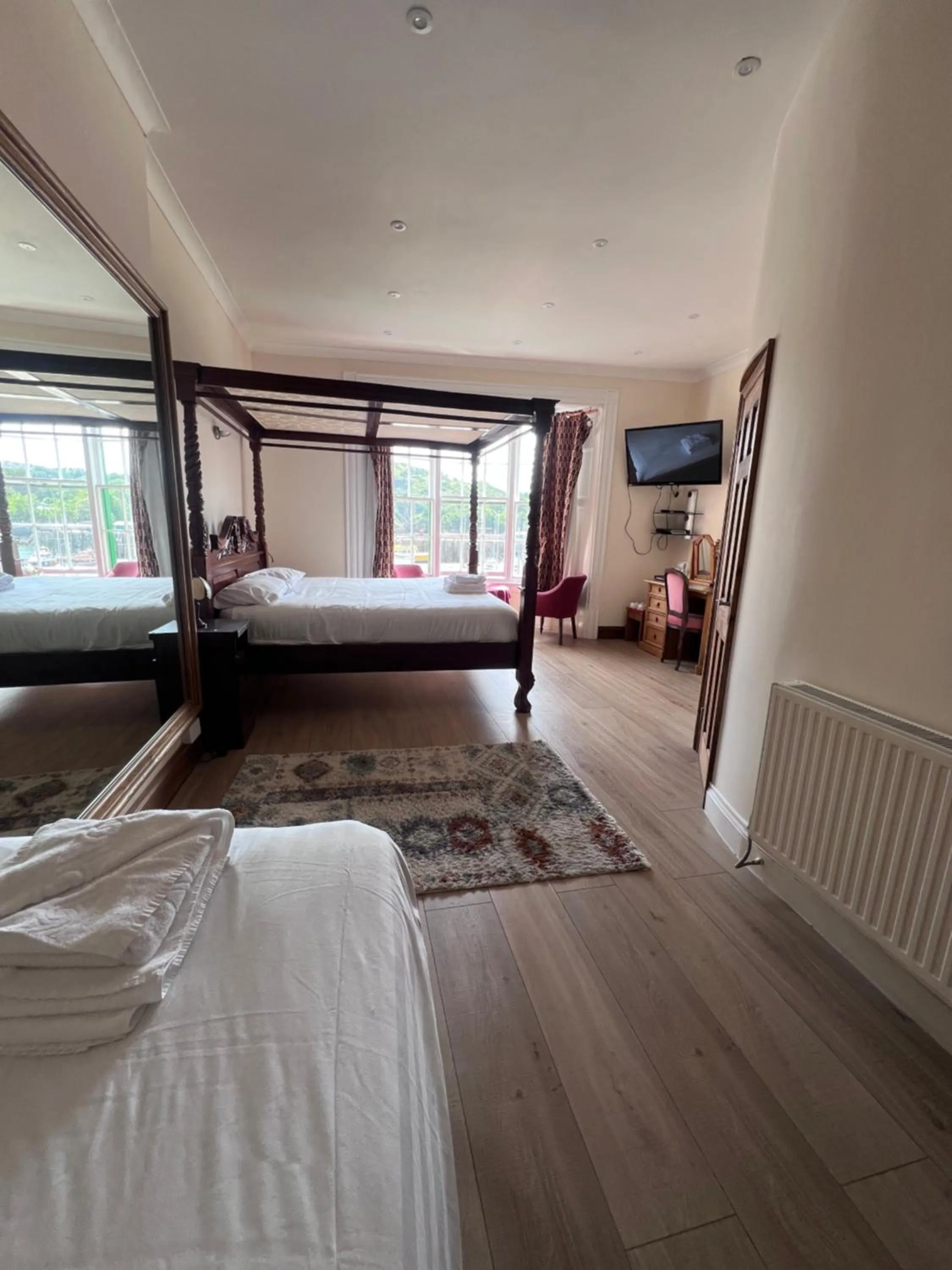 Bed in Royal Britannia Hotel