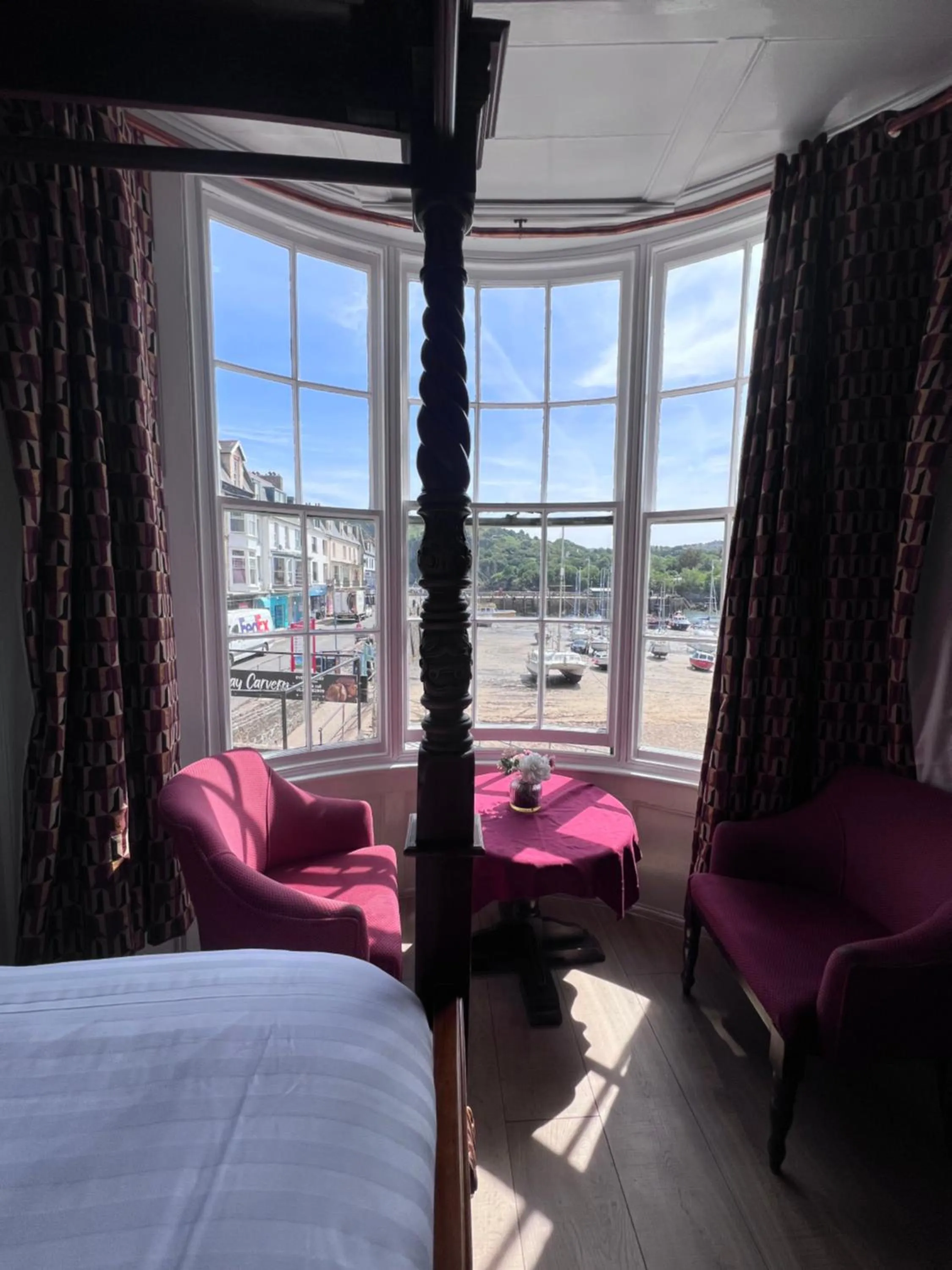 View (from property/room), Bed in Royal Britannia Hotel