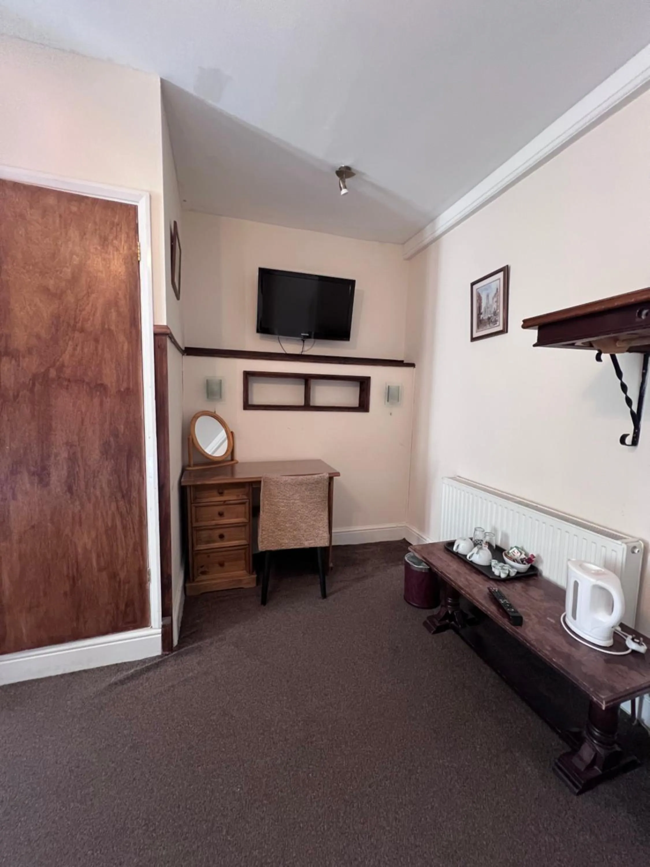 TV and multimedia in Royal Britannia Hotel